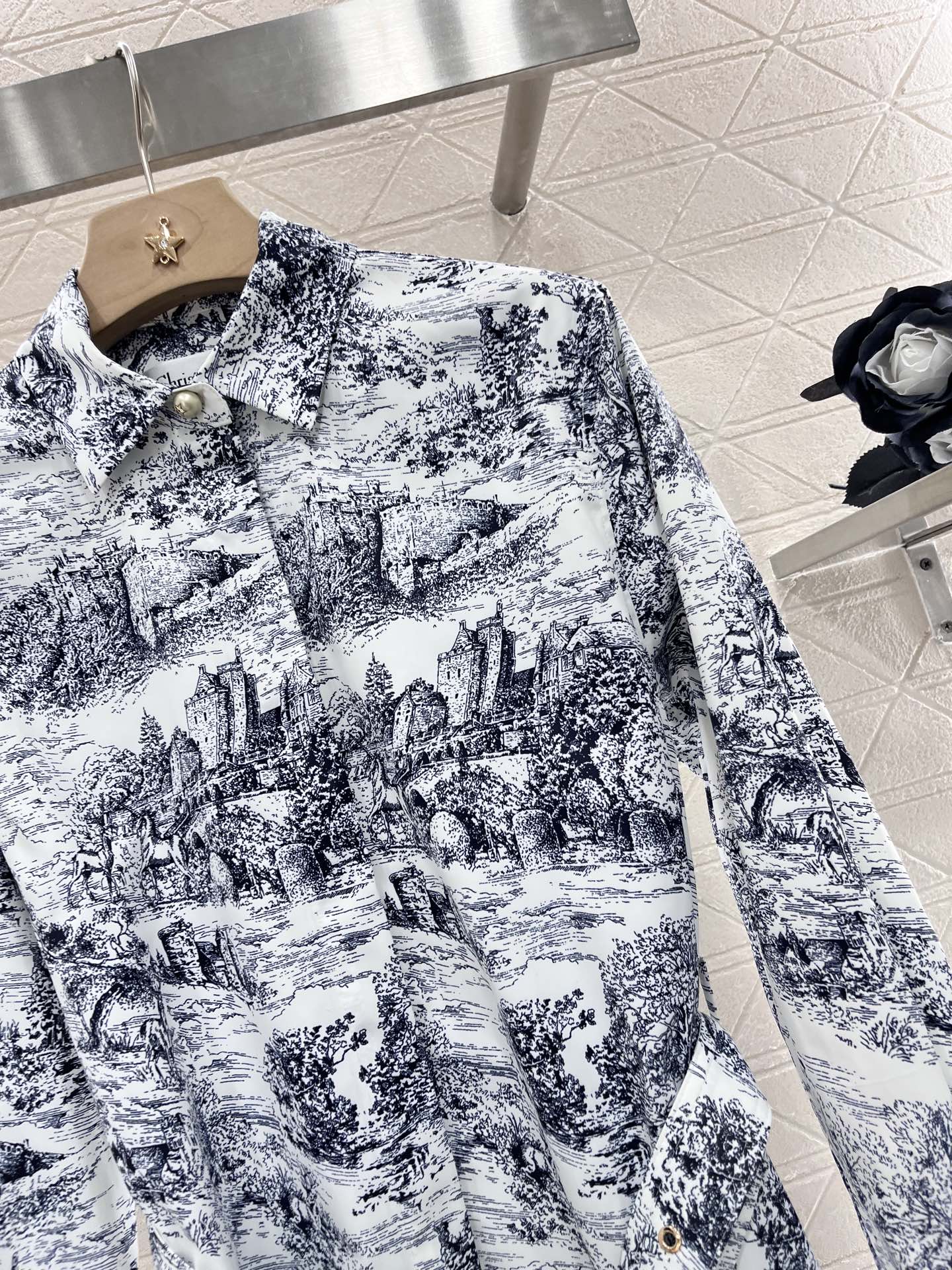 ♥Dio*♥2025新品上架
   印花腰带连衣裙
定制YB进口斜纹稠材质 透气舒适 质感十足 连衣裙通