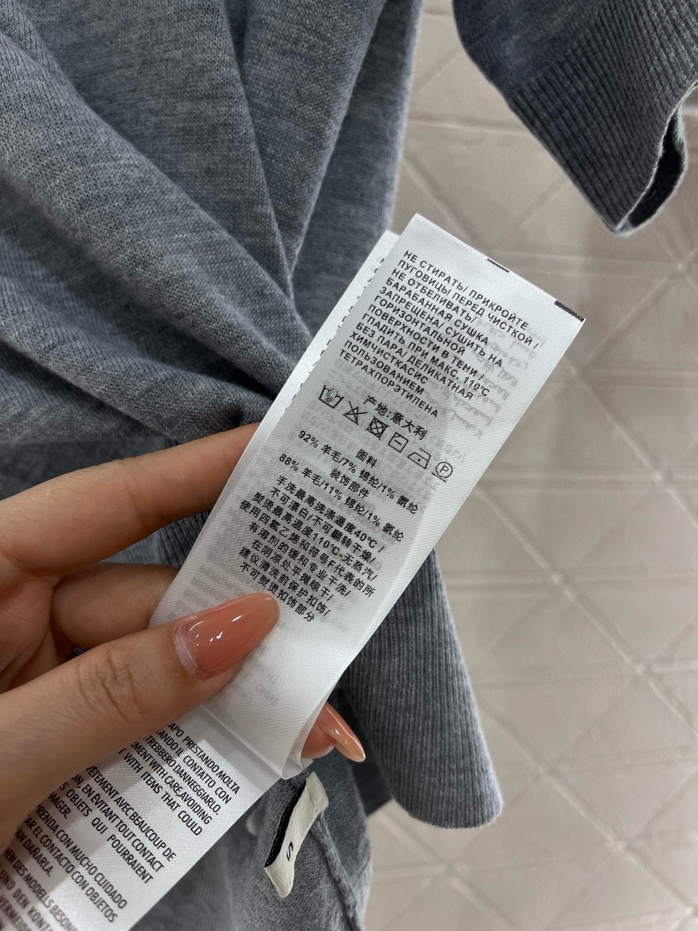 ♥Gucc*♥2025新品上架
    圆领针织短袖
定制YB羊毛纱线织造 弹力舒适 质感十足 短袖上衣