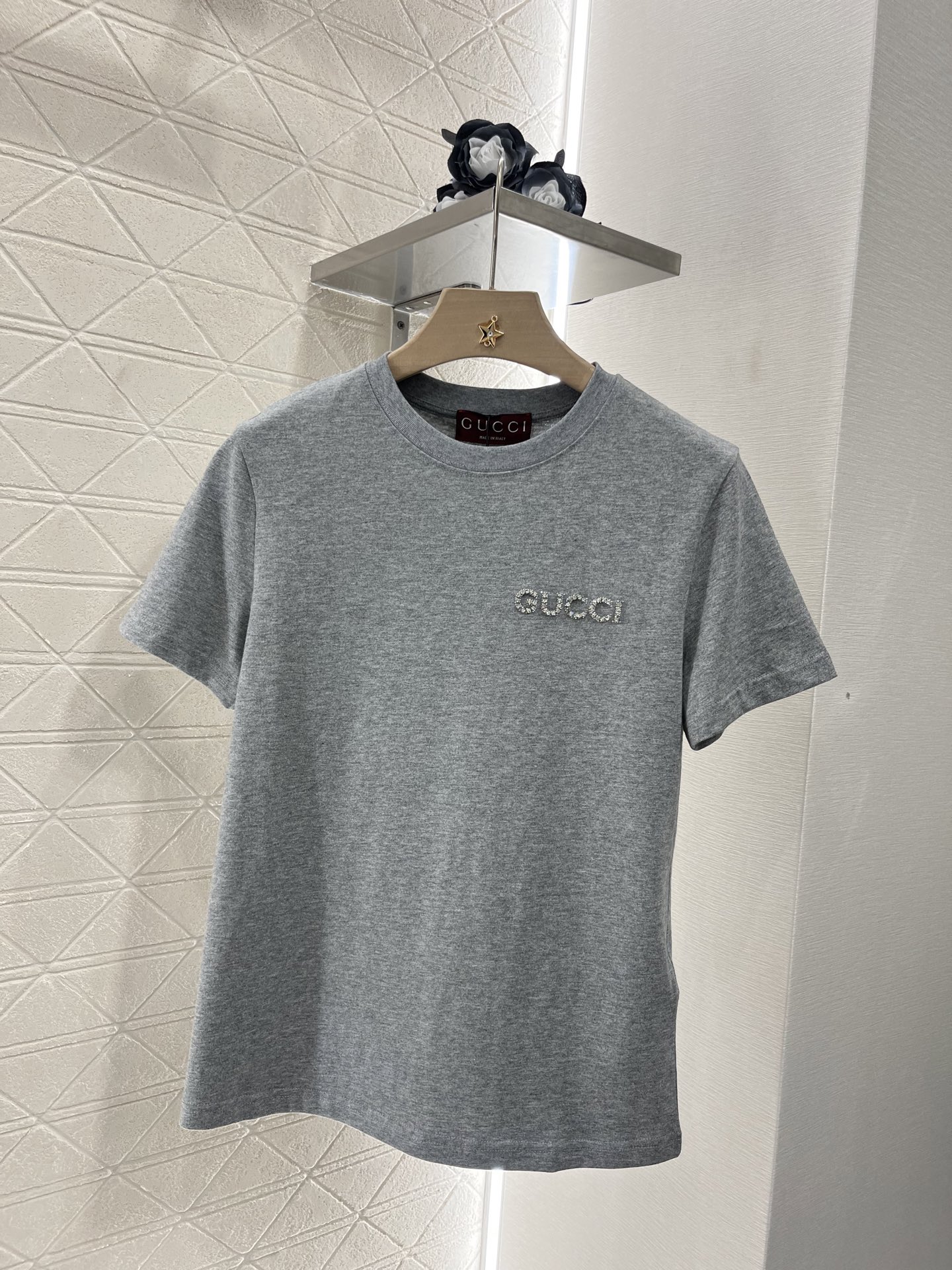 ♥Gucc*♥2025新品上架
      重工水钻字母𝑇𝑒𝑒
定制YB原生全棉材质 透气舒适 质感十足