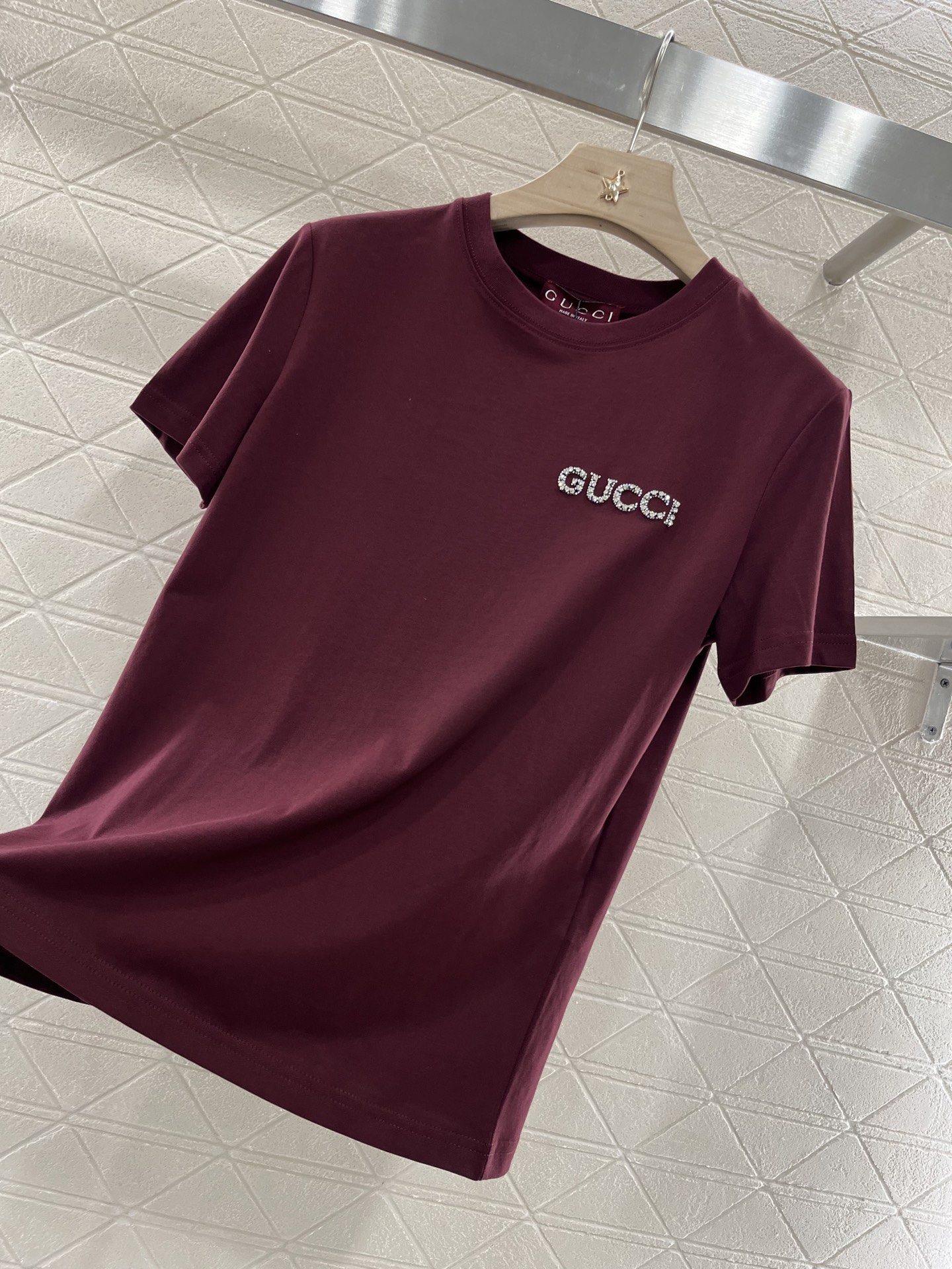 ♥Gucc*♥2025新品上架
      重工水钻字母𝑇𝑒𝑒
定制YB原生全棉材质 透气舒适 质感十足