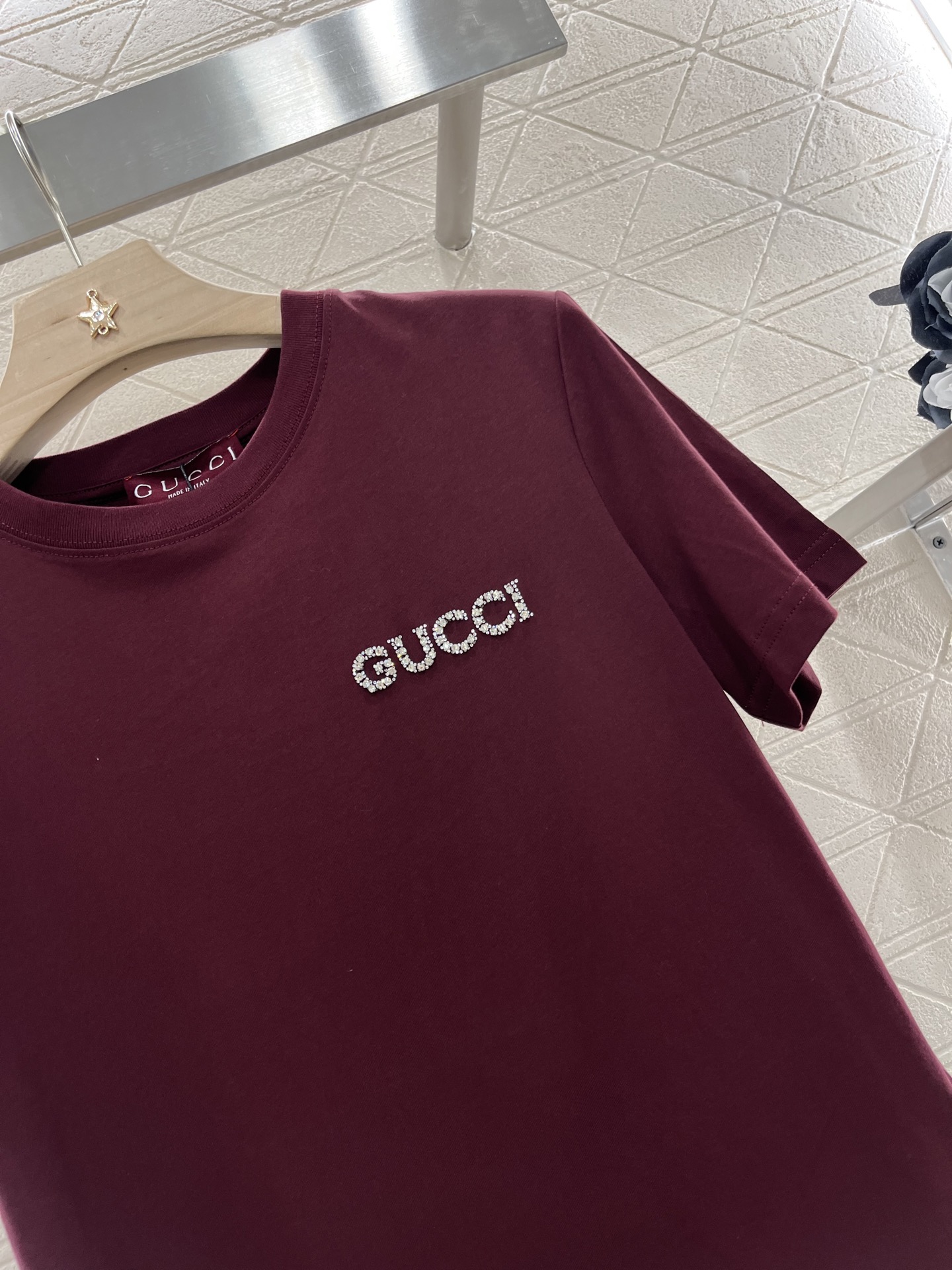 ♥Gucc*♥2025新品上架
      重工水钻字母𝑇𝑒𝑒
定制YB原生全棉材质 透气舒适 质感十足
