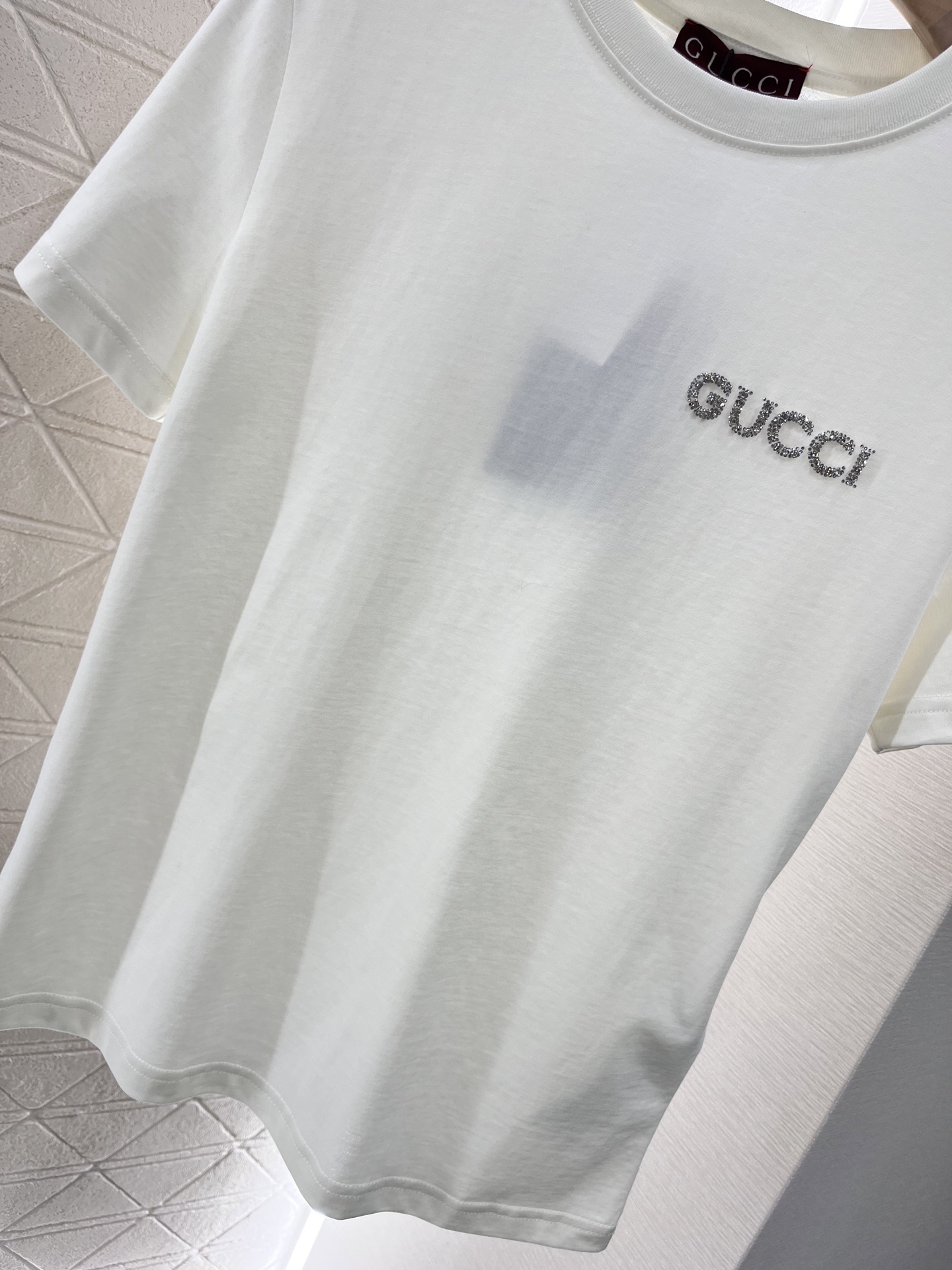 ♥Gucc*♥2025新品上架
      重工水钻字母𝑇𝑒𝑒
定制YB原生全棉材质 透气舒适 质感十足