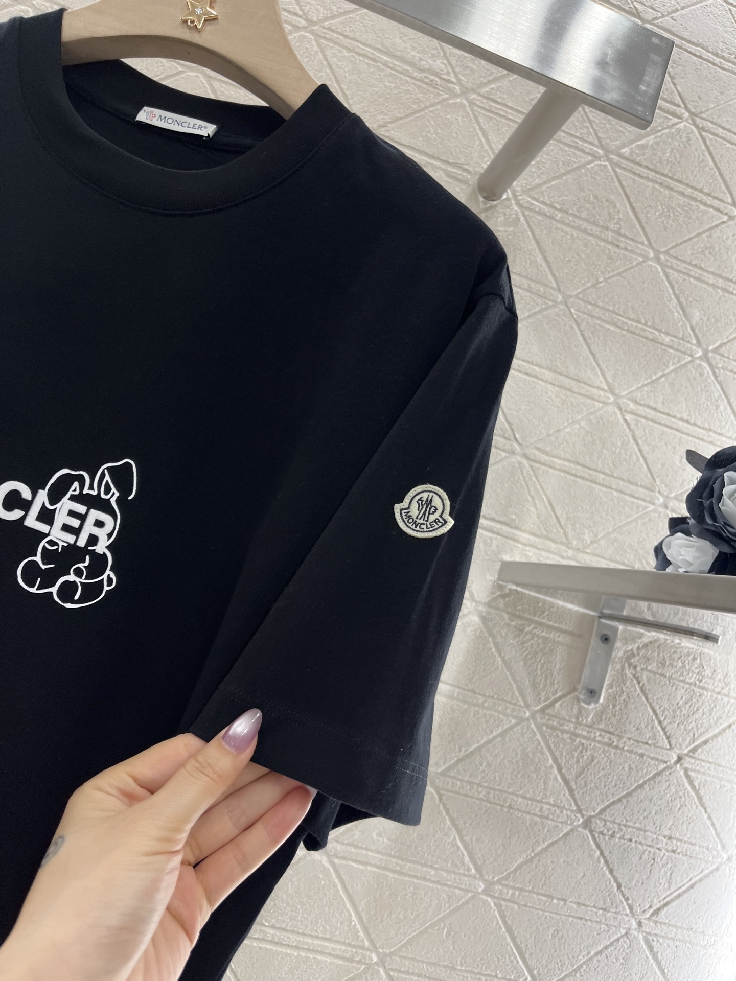 ♥Moncle*♥2025新品上架
      植绒兔子字母𝑇𝑒𝑒
定制YB原生全棉材质 透气舒适 质感