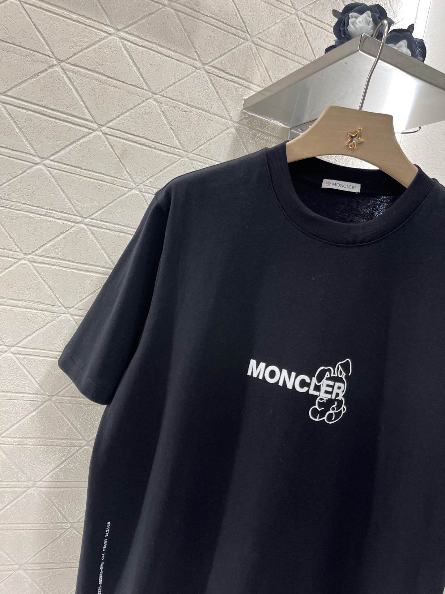 ♥Moncle*♥2025新品上架
      植绒兔子字母𝑇𝑒𝑒
定制YB原生全棉材质 透气舒适 质感
