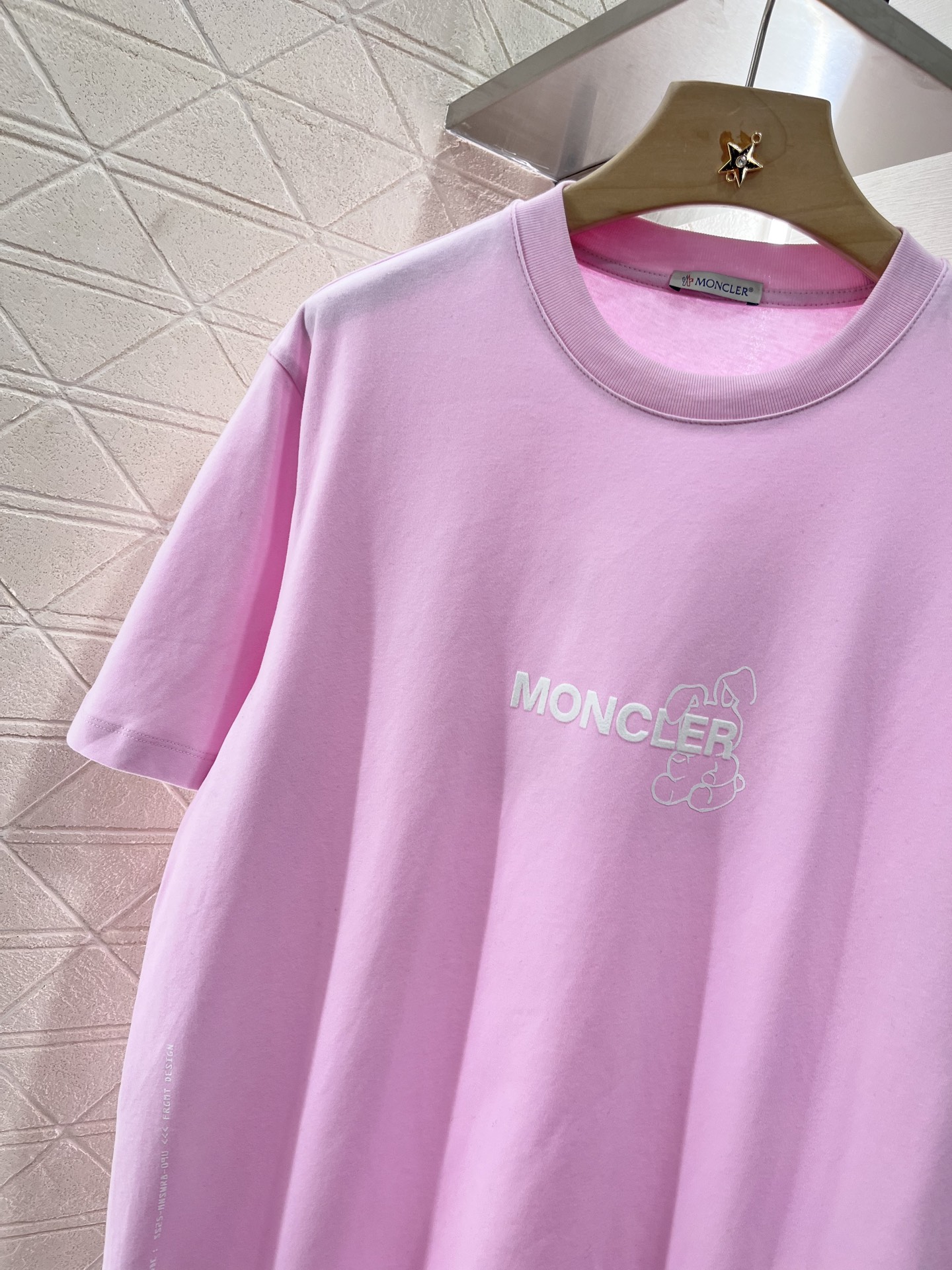 ♥Moncle*♥2025新品上架
      植绒兔子字母𝑇𝑒𝑒
定制YB原生全棉材质 透气舒适 质感