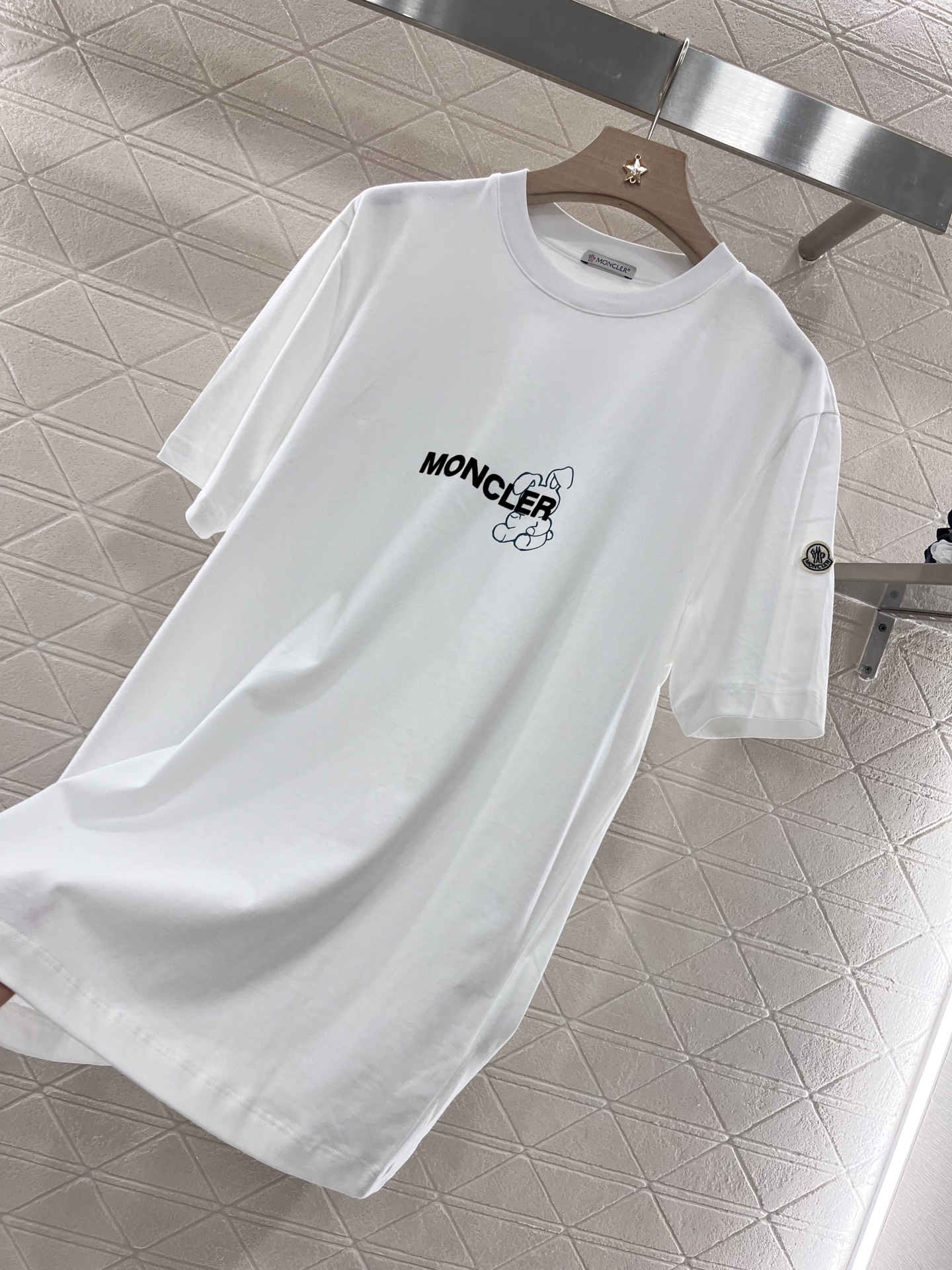 ♥Moncle*♥2025新品上架
      植绒兔子字母𝑇𝑒𝑒
定制YB原生全棉材质 透气舒适 质感