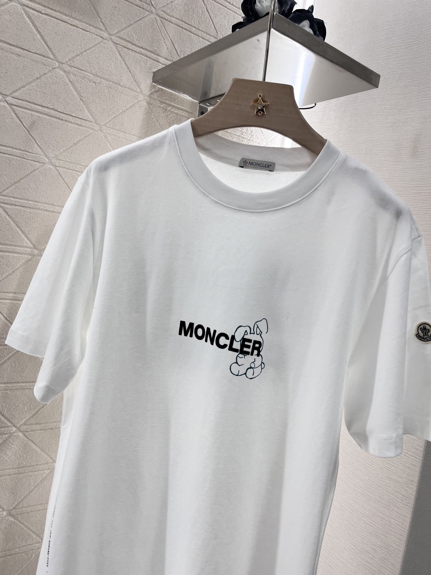 ♥Moncle*♥2025新品上架
      植绒兔子字母𝑇𝑒𝑒
定制YB原生全棉材质 透气舒适 质感
