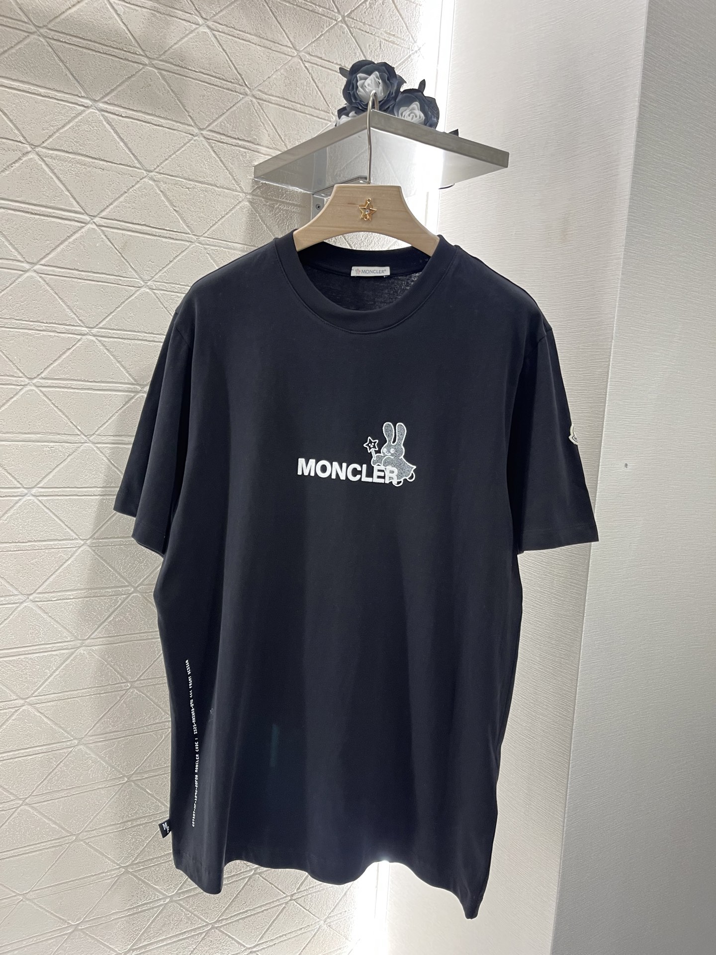 ♥Moncle*♥2025新品上架
     植绒兔子字母𝑇𝑒𝑒
定制YB原生全棉材质 透气舒适 质感十