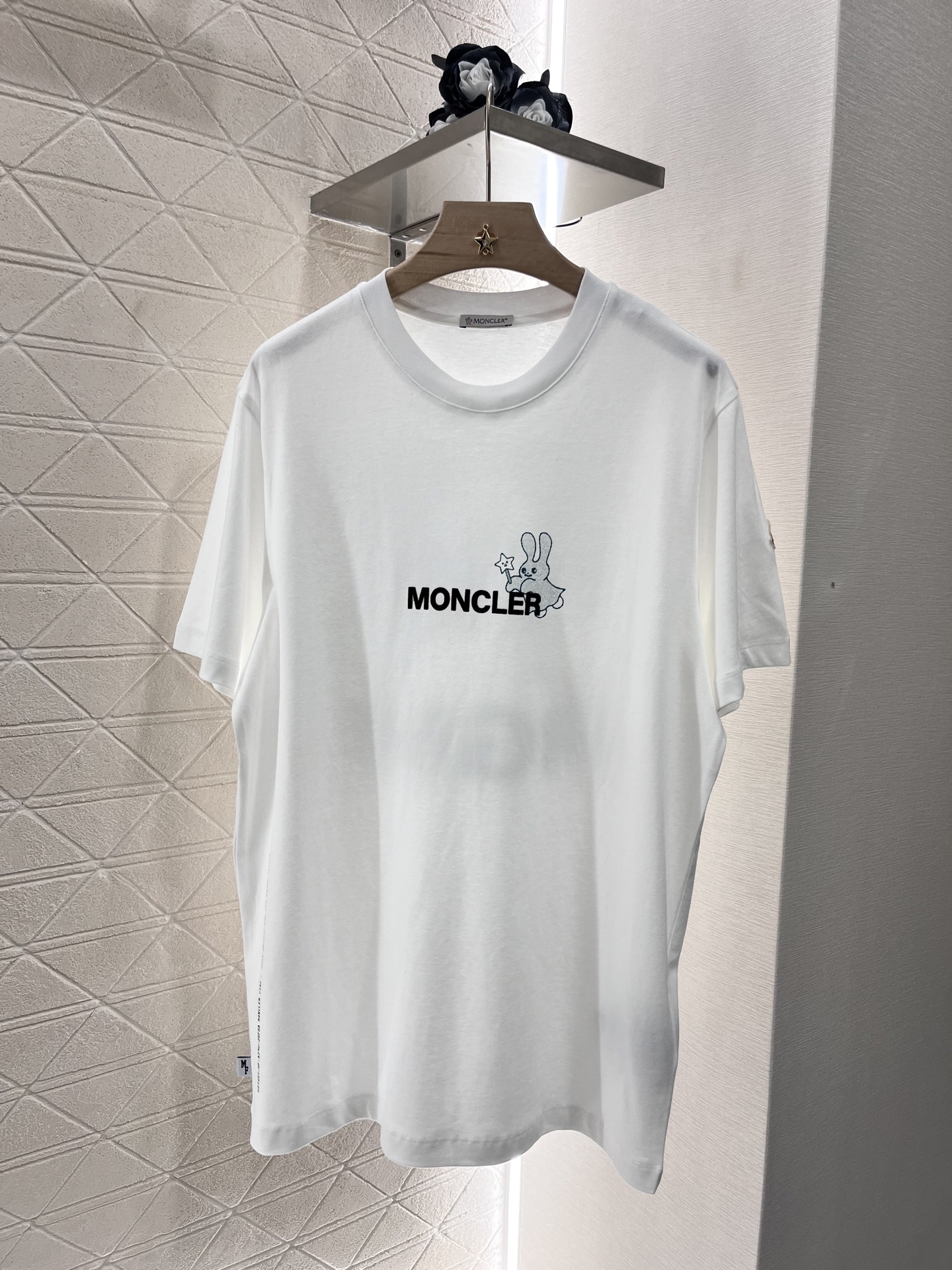♥Moncle*♥2025新品上架
     植绒兔子字母𝑇𝑒𝑒
定制YB原生全棉材质 透气舒适 质感十