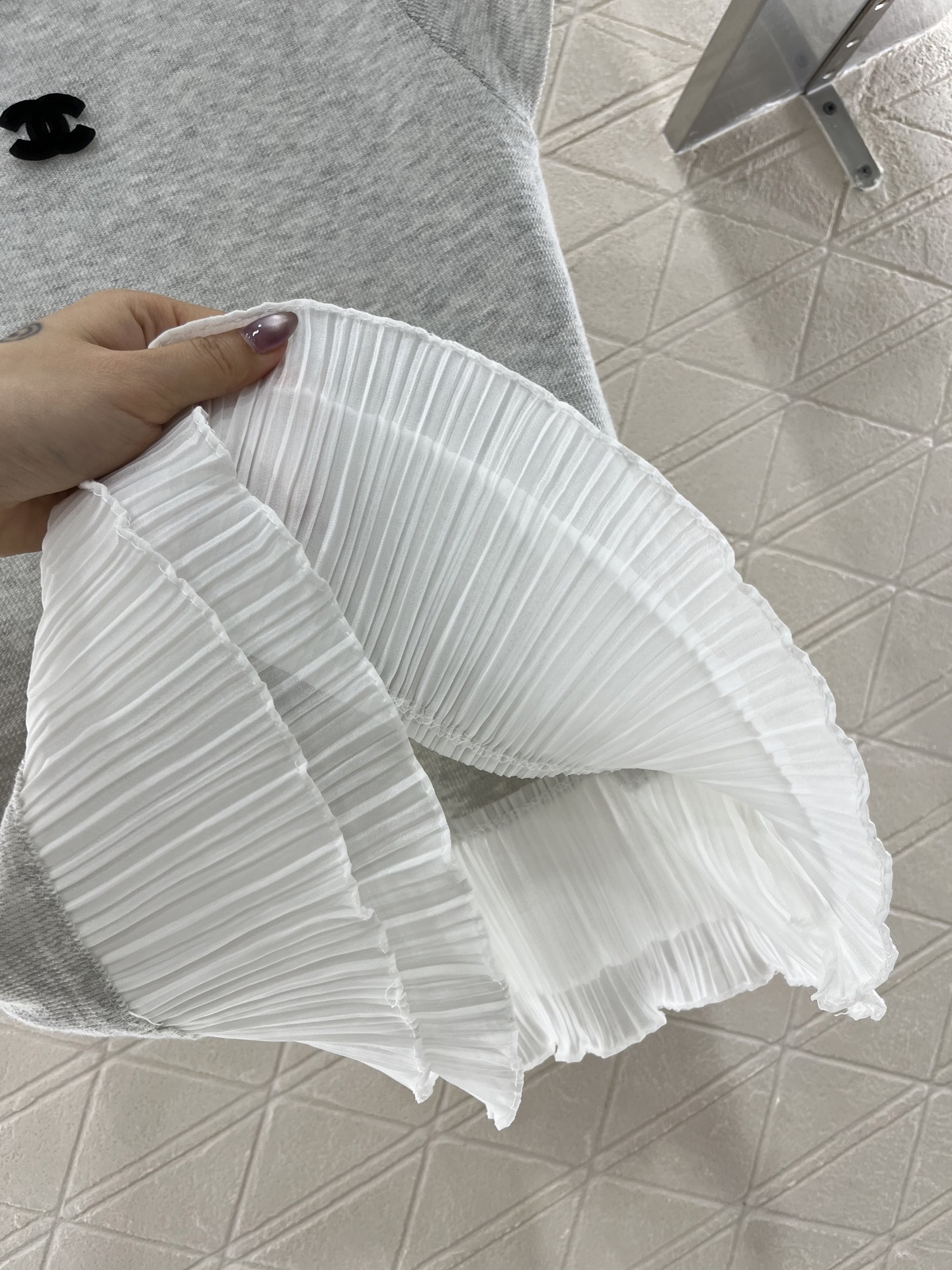 ♥Chane*♥2025新品上架
    圆领花边针织短袖
定制YB羊毛纱线织造 细腻肌理 柔软舒适 圆