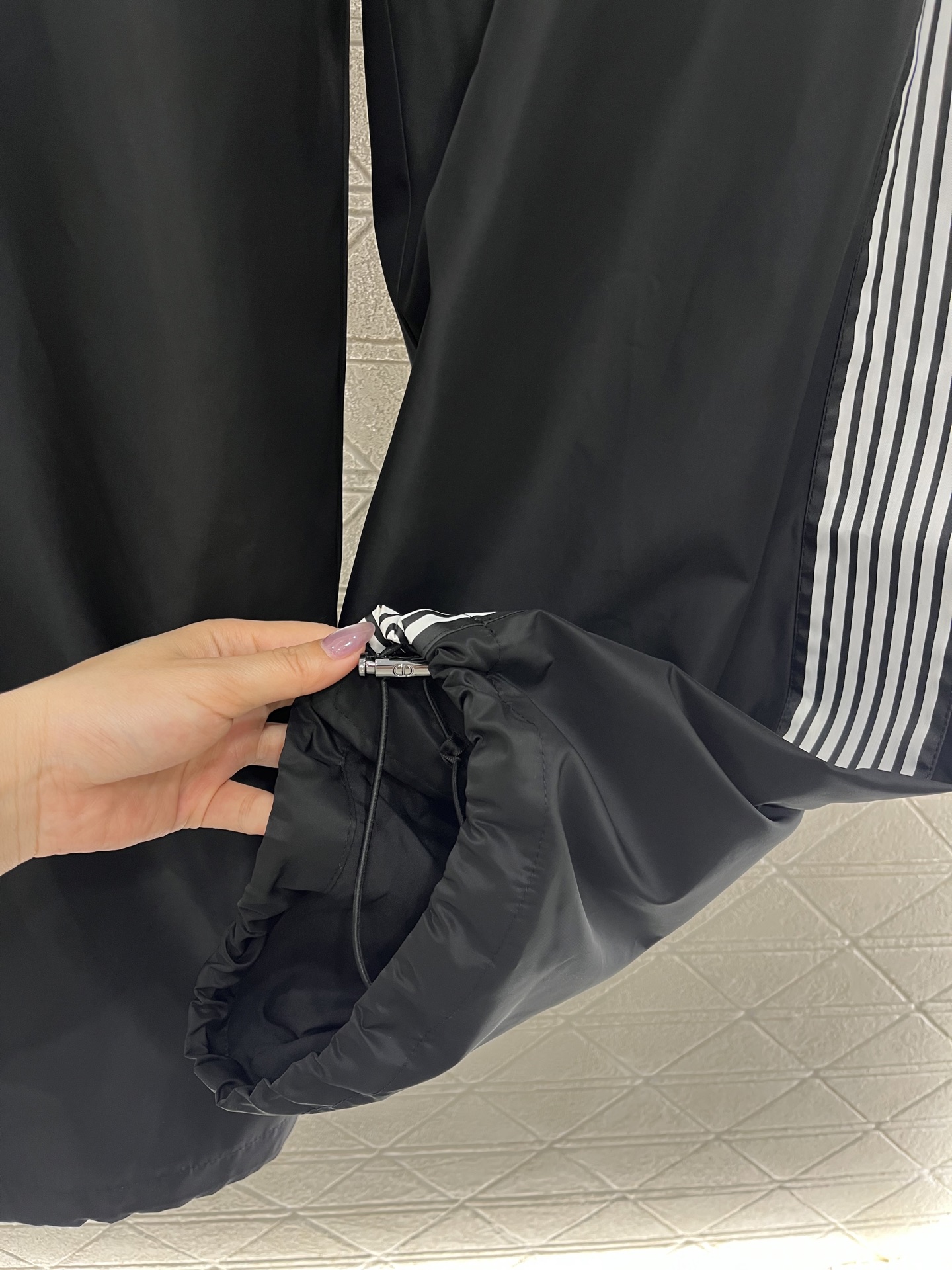 ♥Dio*♥2025新品上架
    抽绳印花阔腿裤
定制YB防风防水尼龙材质 透气性更好 夏日穿搭首选