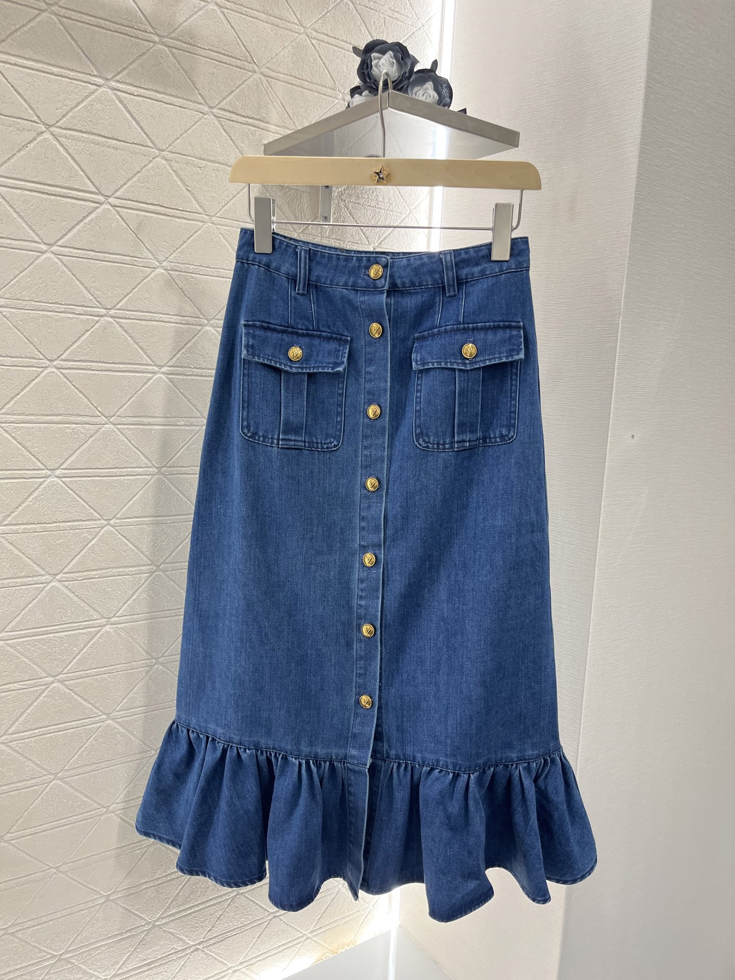♥Valentin*♥2025新品上架
    牛仔鱼尾半裙
定制YB斜纹棉牛仔材质 质感十足 水洗做旧