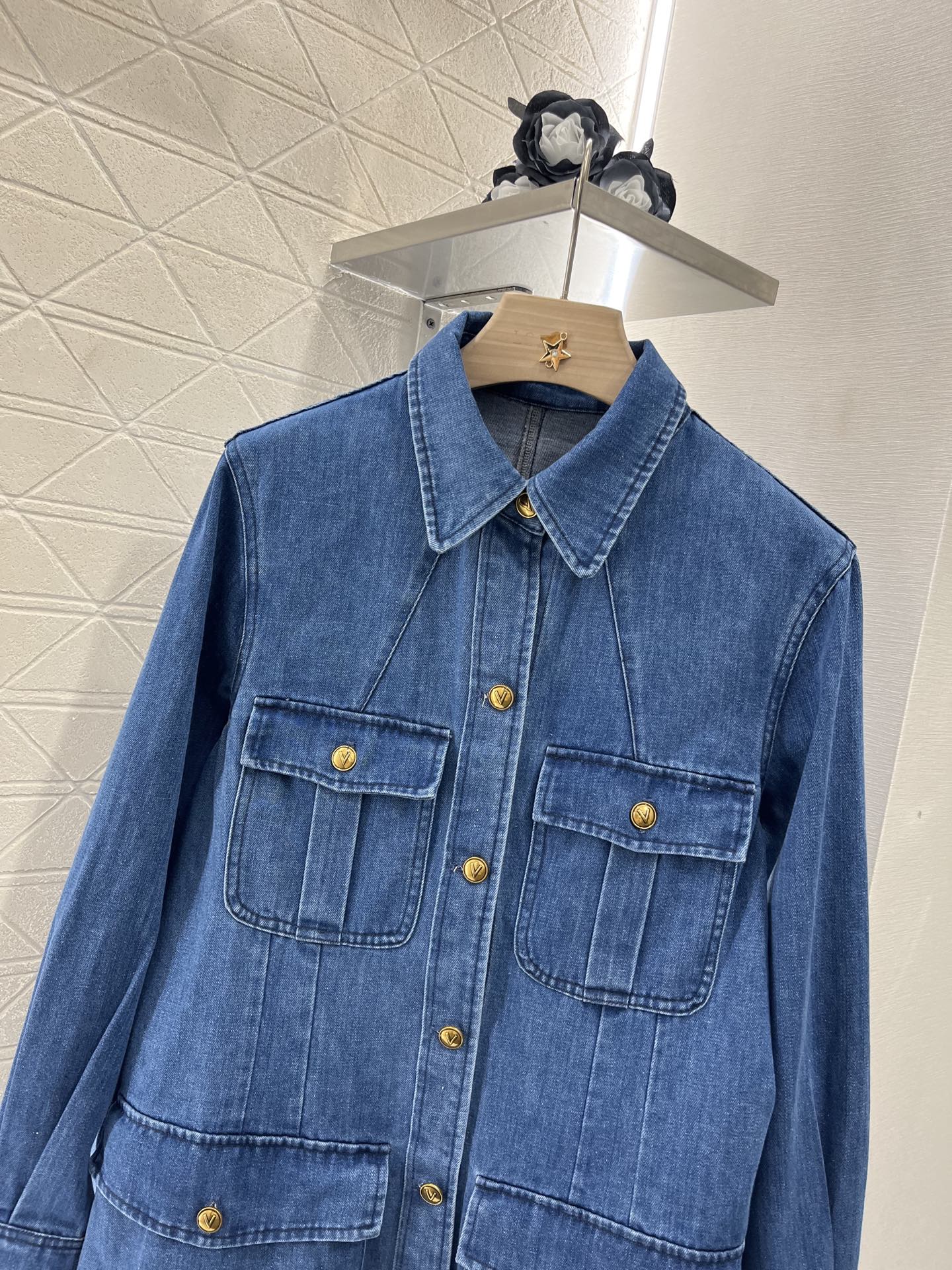 ♥Valentin*♥2025新品上架
    腰带长款牛仔外套裙
定制YB斜纹棉牛仔材质 酵素水洗 呈