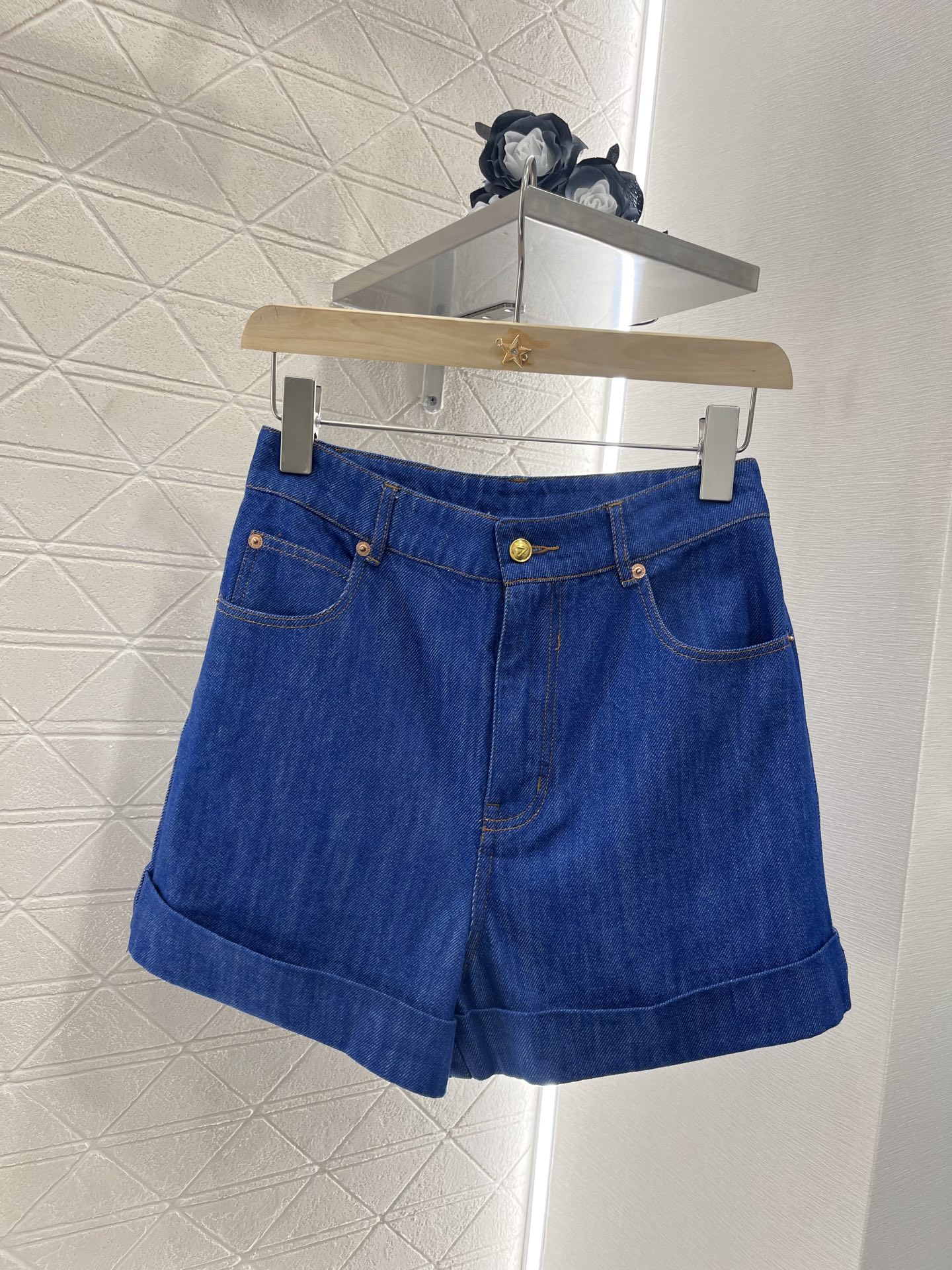 ♥Valentin*♥2025新品上架
    牛仔衬衣外套短裤套装
定制YB斜纹全棉牛仔材质 酵素水洗