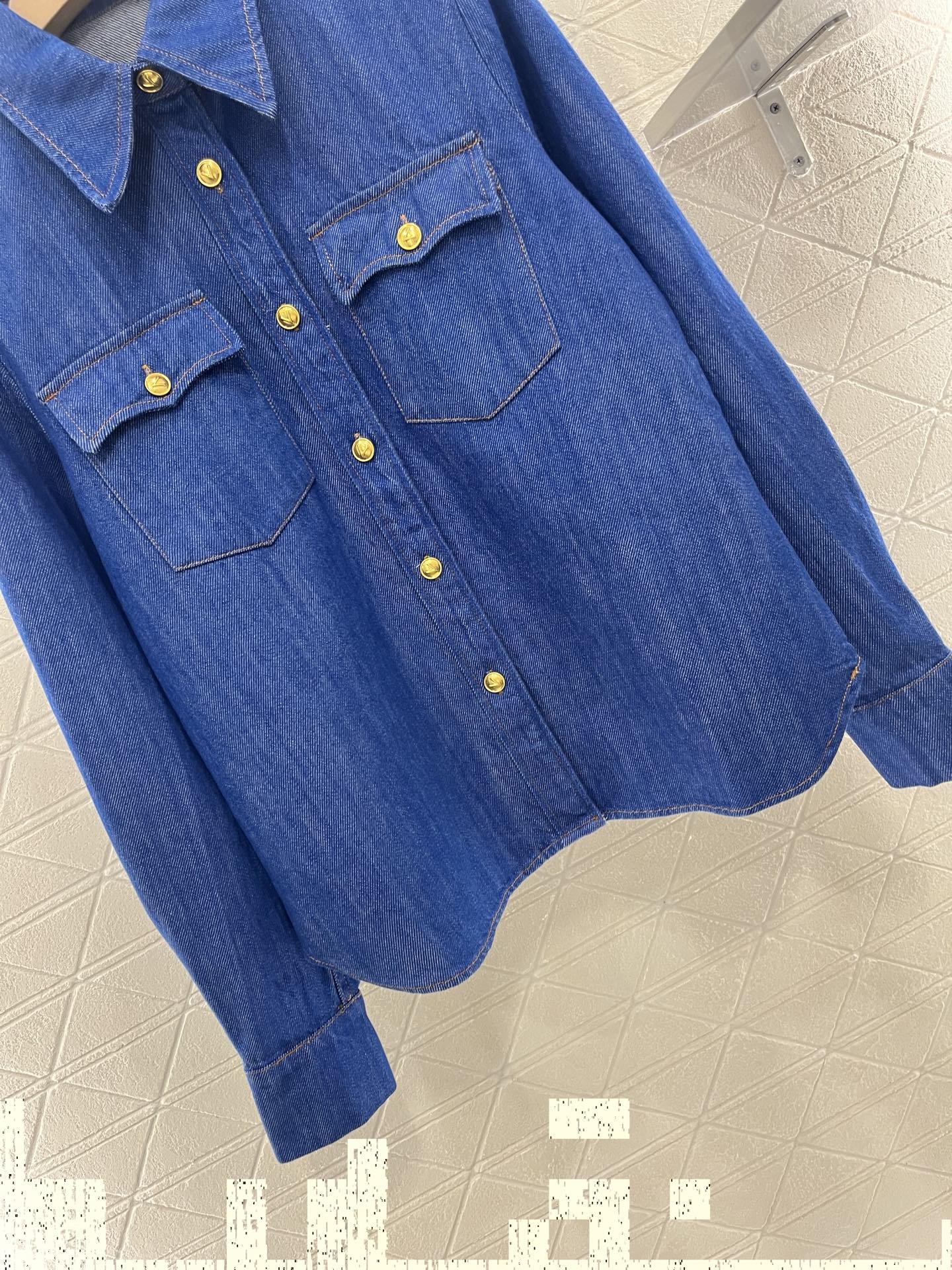 ♥Valentin*♥2025新品上架
    牛仔衬衣外套短裤套装
定制YB斜纹全棉牛仔材质 酵素水洗