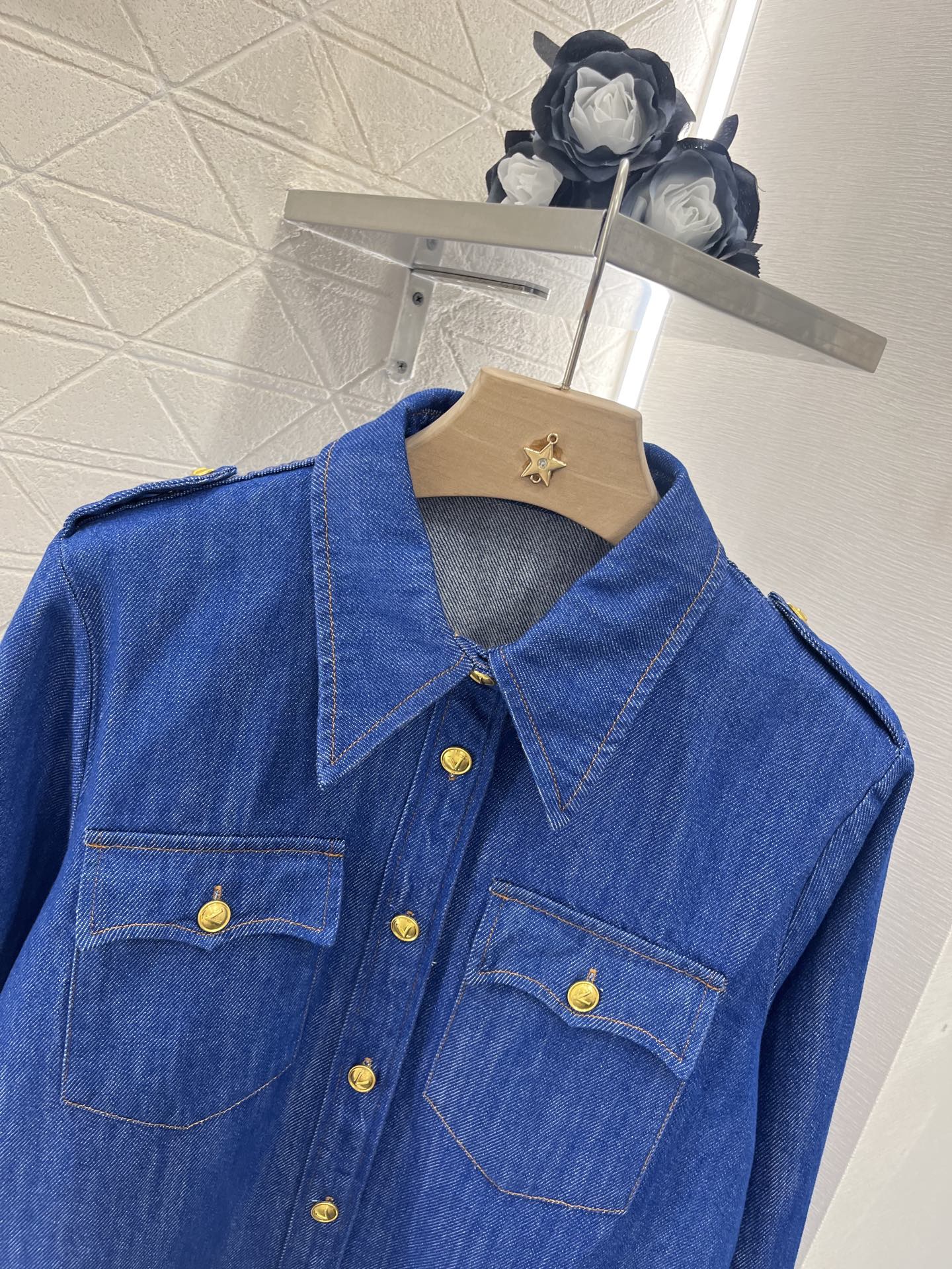 ♥Valentin*♥2025新品上架
    牛仔衬衣外套短裤套装
定制YB斜纹全棉牛仔材质 酵素水洗