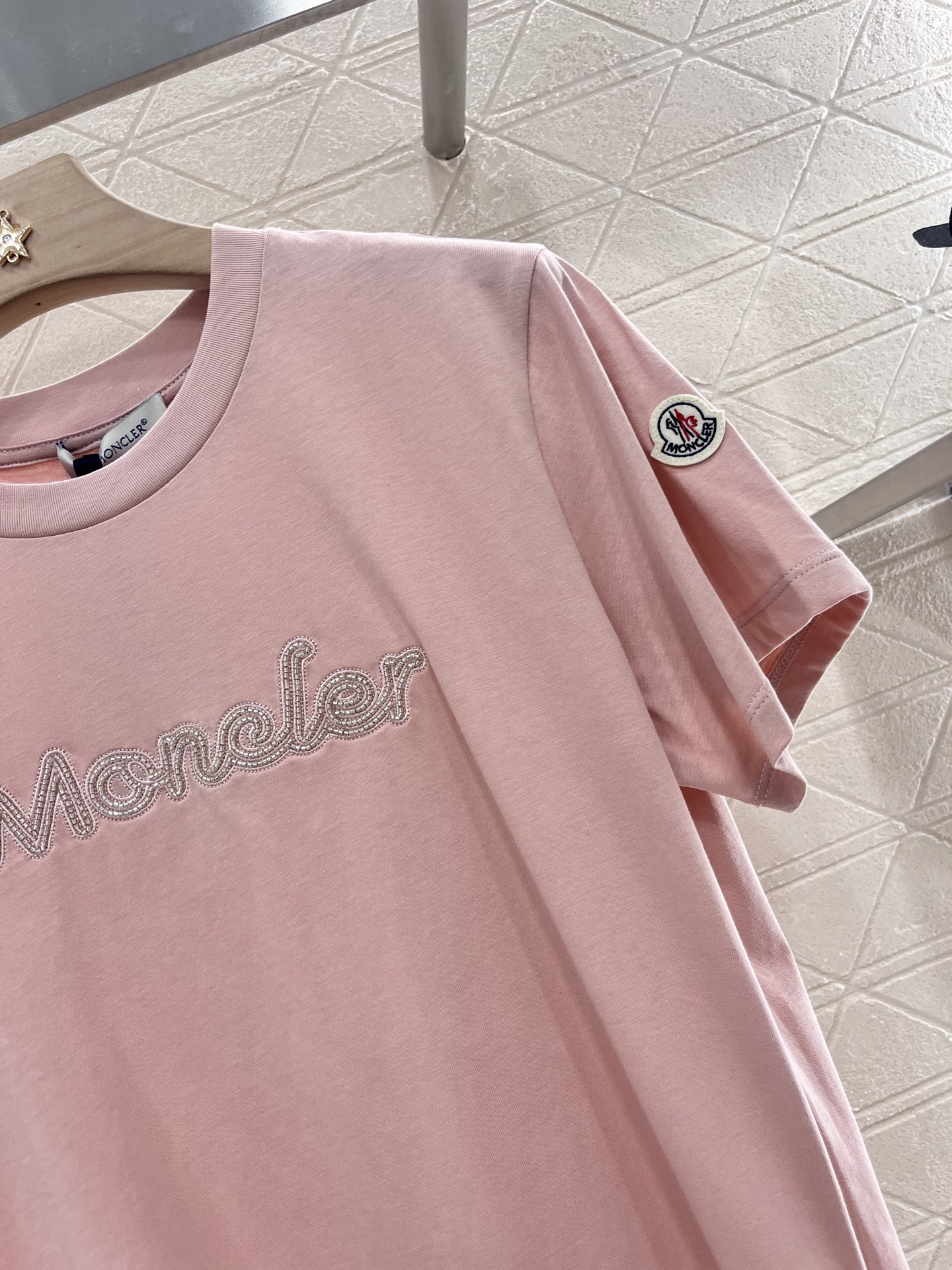♥Moncle*♥2025新品上架
      重工刺绣钉珠𝑇𝑒𝑒
定制YB原生全棉材质 透气舒适 质感