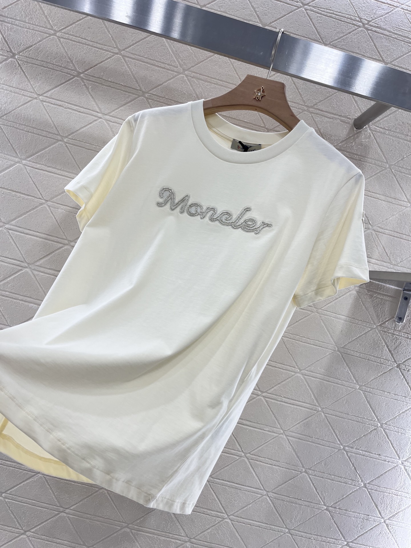 ♥Moncle*♥2025新品上架
      重工刺绣钉珠𝑇𝑒𝑒
定制YB原生全棉材质 透气舒适 质感