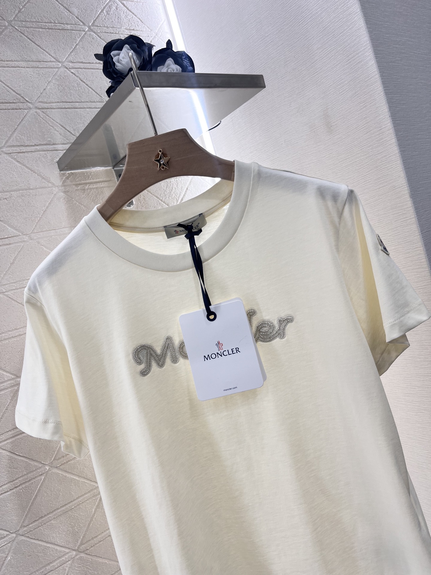 ♥Moncle*♥2025新品上架
      重工刺绣钉珠𝑇𝑒𝑒
定制YB原生全棉材质 透气舒适 质感