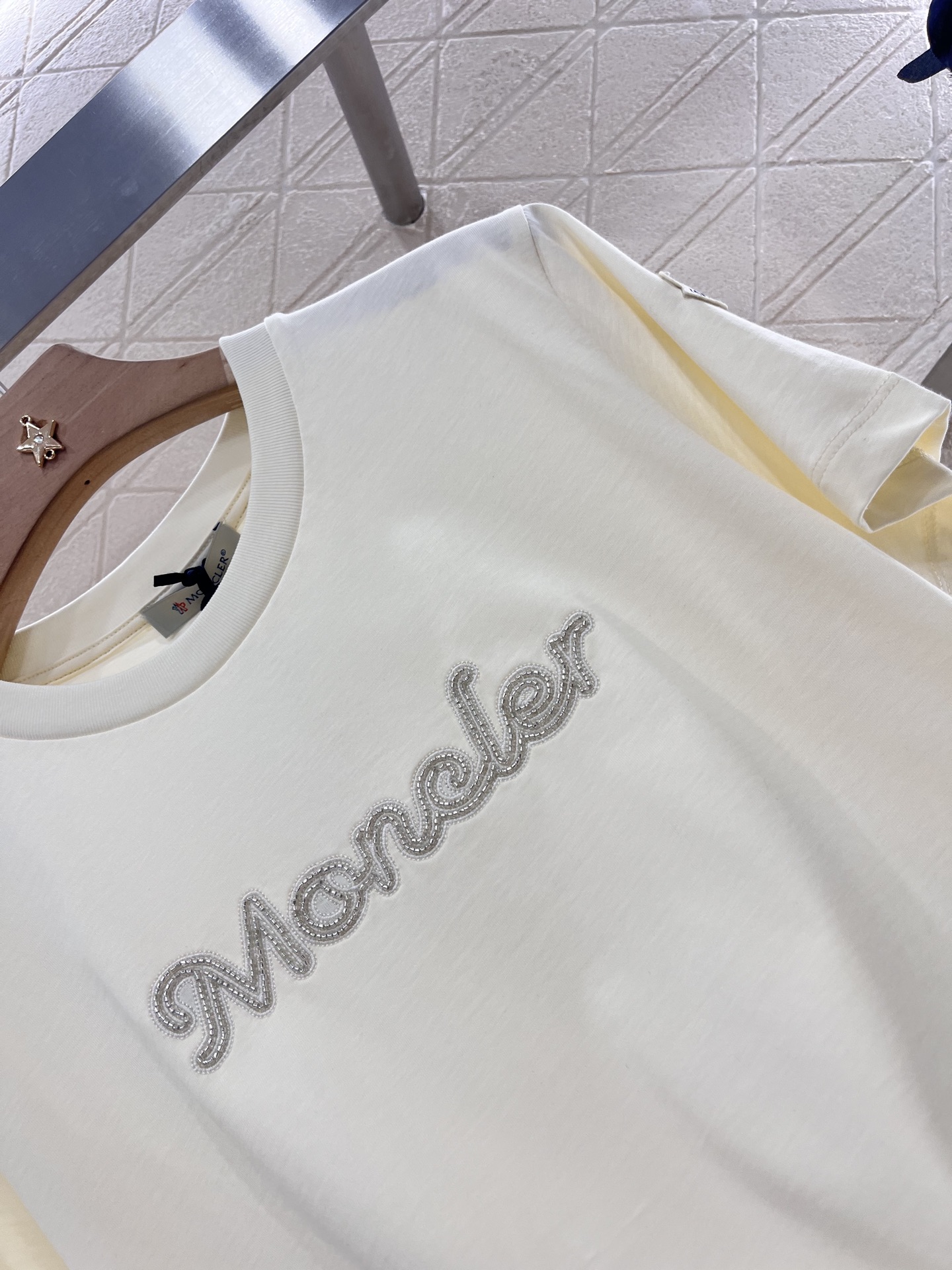 ♥Moncle*♥2025新品上架
      重工刺绣钉珠𝑇𝑒𝑒
定制YB原生全棉材质 透气舒适 质感