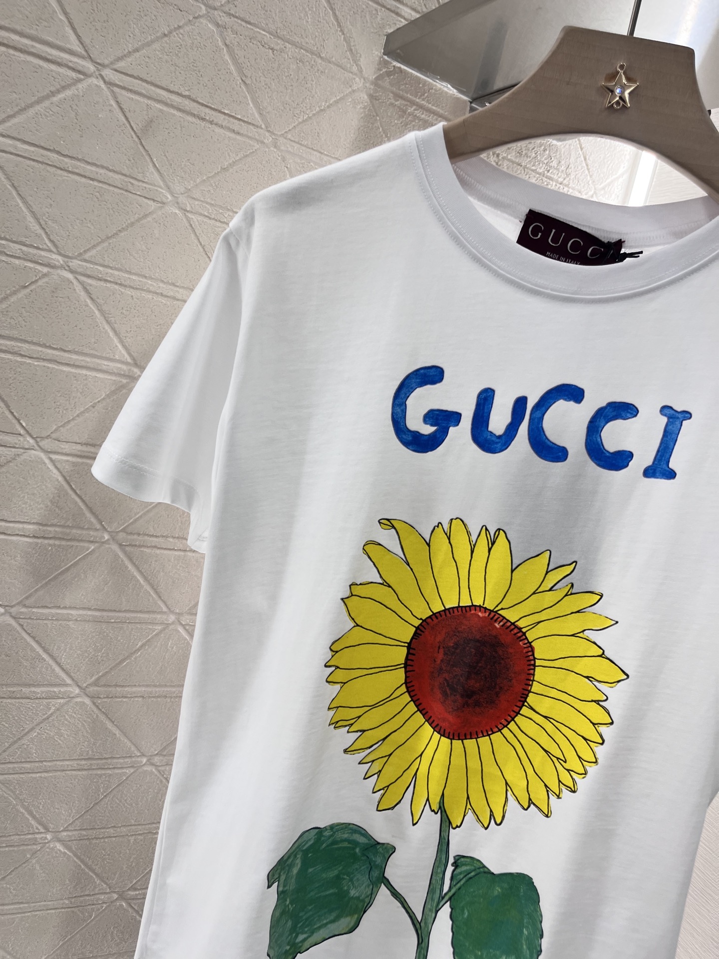 ♥Gucc*♥2025新品上架
     圆领印花卡通𝑇𝑒𝑒
定制YB原生全棉材质 透气舒适 质感十足 