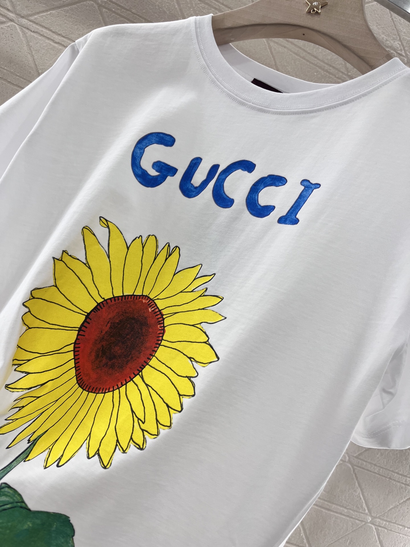 ♥Gucc*♥2025新品上架
     圆领印花卡通𝑇𝑒𝑒
定制YB原生全棉材质 透气舒适 质感十足 