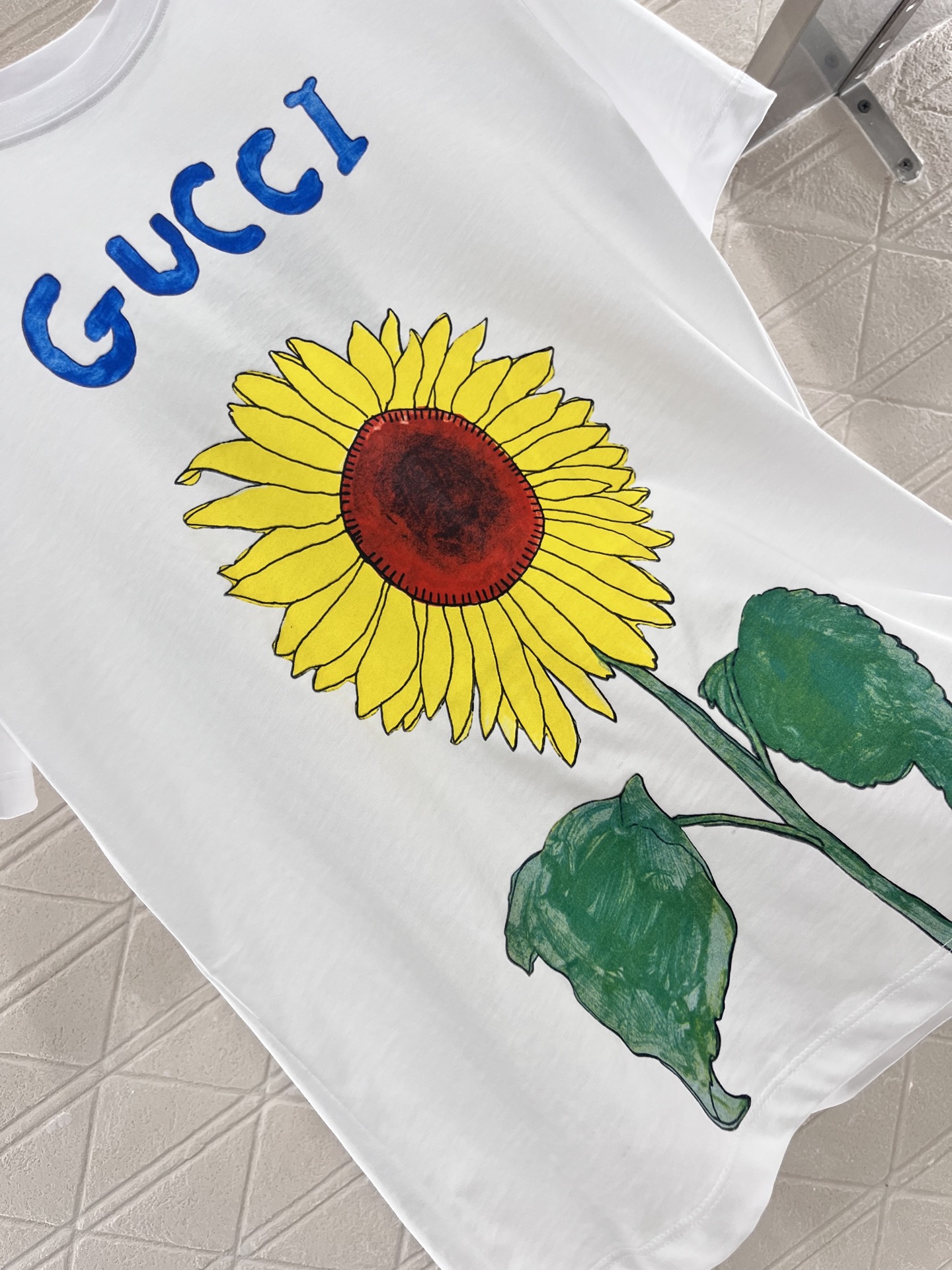♥Gucc*♥2025新品上架
     圆领印花卡通𝑇𝑒𝑒
定制YB原生全棉材质 透气舒适 质感十足 