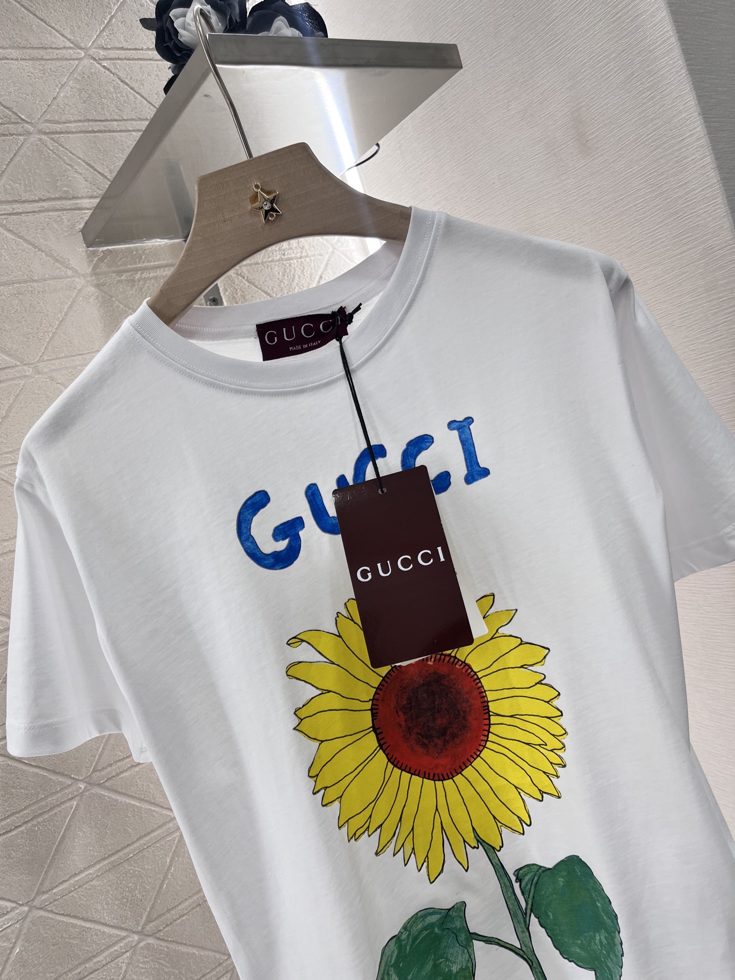 ♥Gucc*♥2025新品上架
     圆领印花卡通𝑇𝑒𝑒
定制YB原生全棉材质 透气舒适 质感十足 