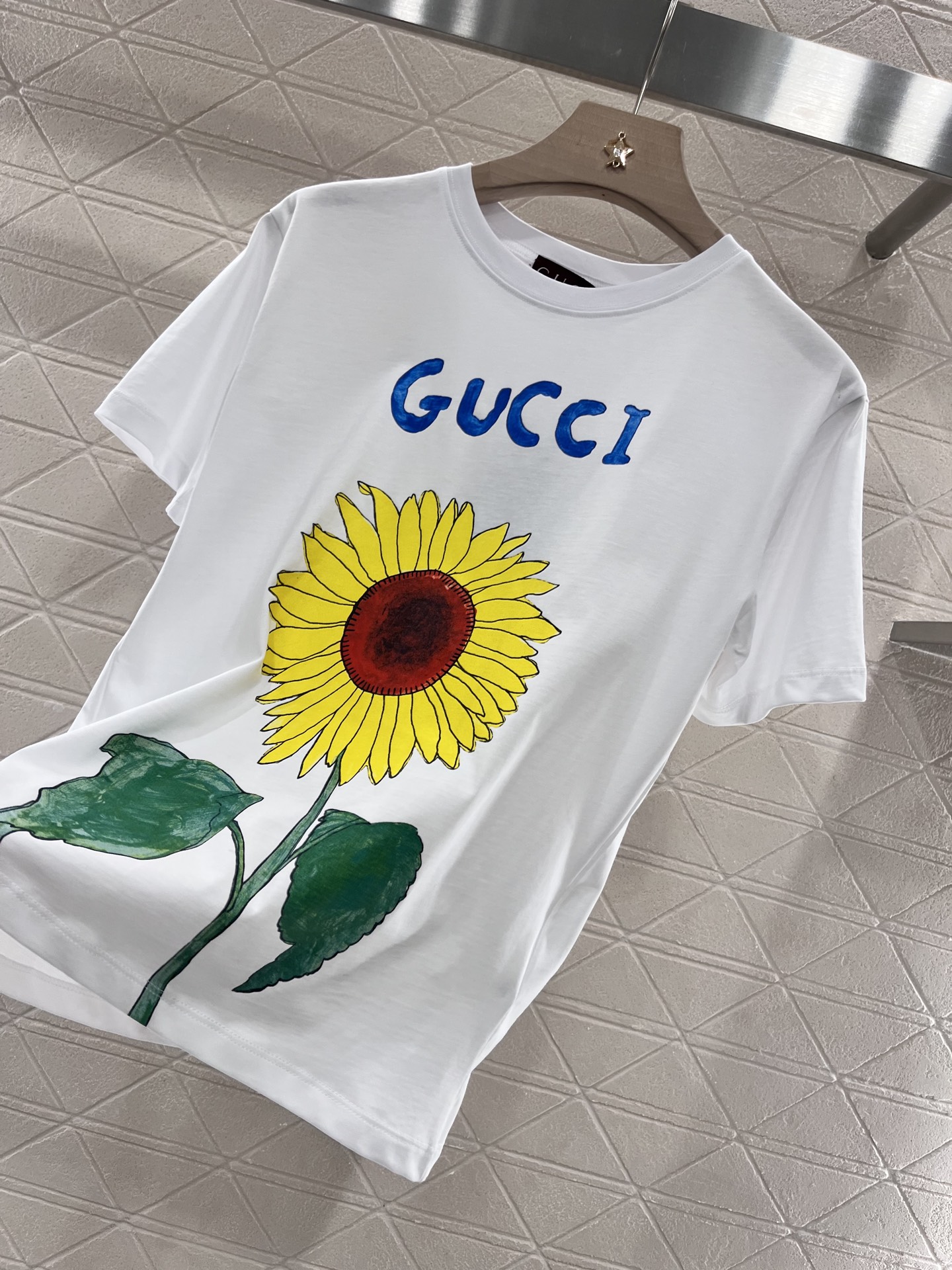 ♥Gucc*♥2025新品上架
     圆领印花卡通𝑇𝑒𝑒
定制YB原生全棉材质 透气舒适 质感十足 
