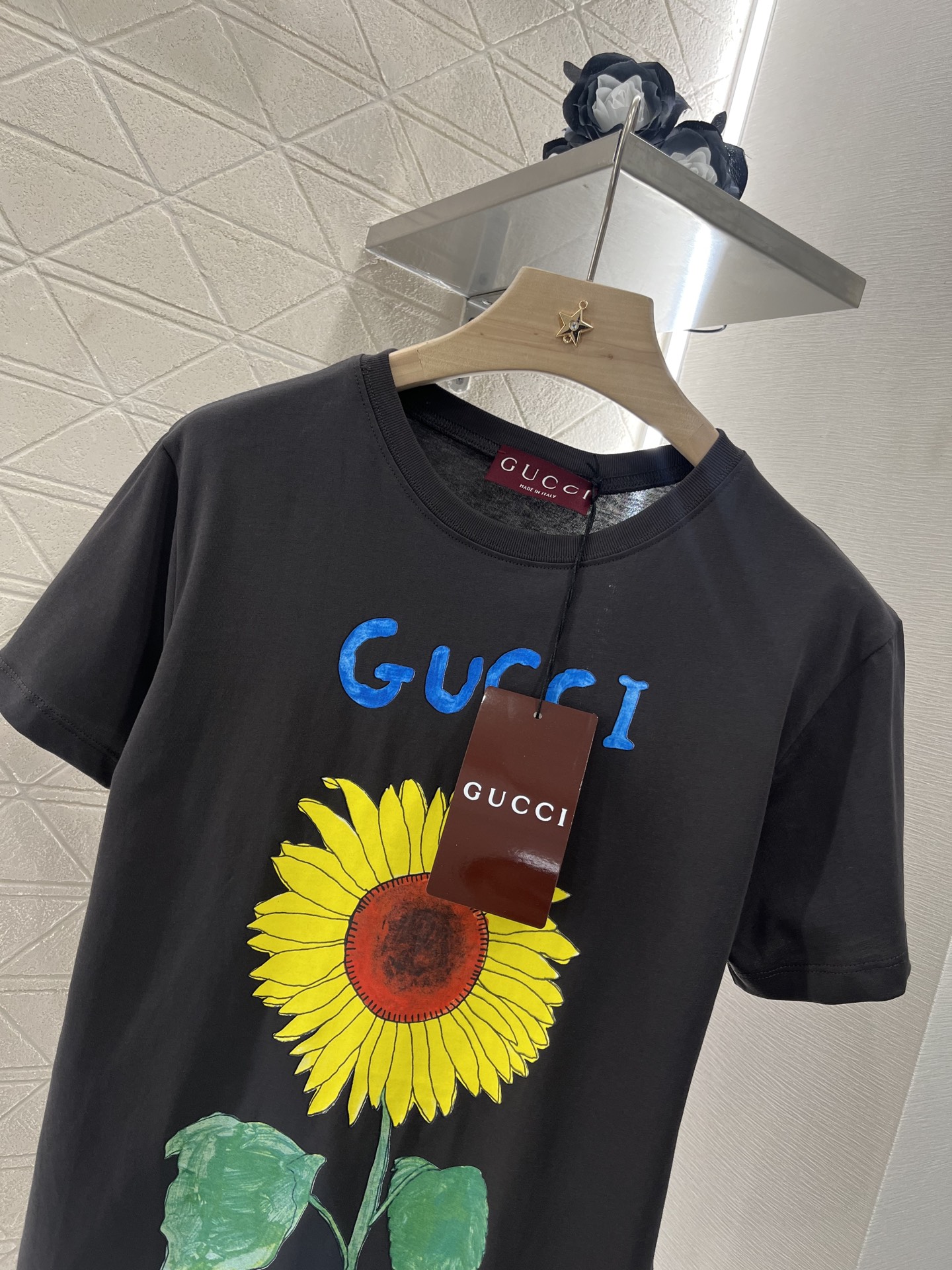 ♥Gucc*♥2025新品上架
     圆领印花卡通𝑇𝑒𝑒
定制YB原生全棉材质 透气舒适 质感十足 