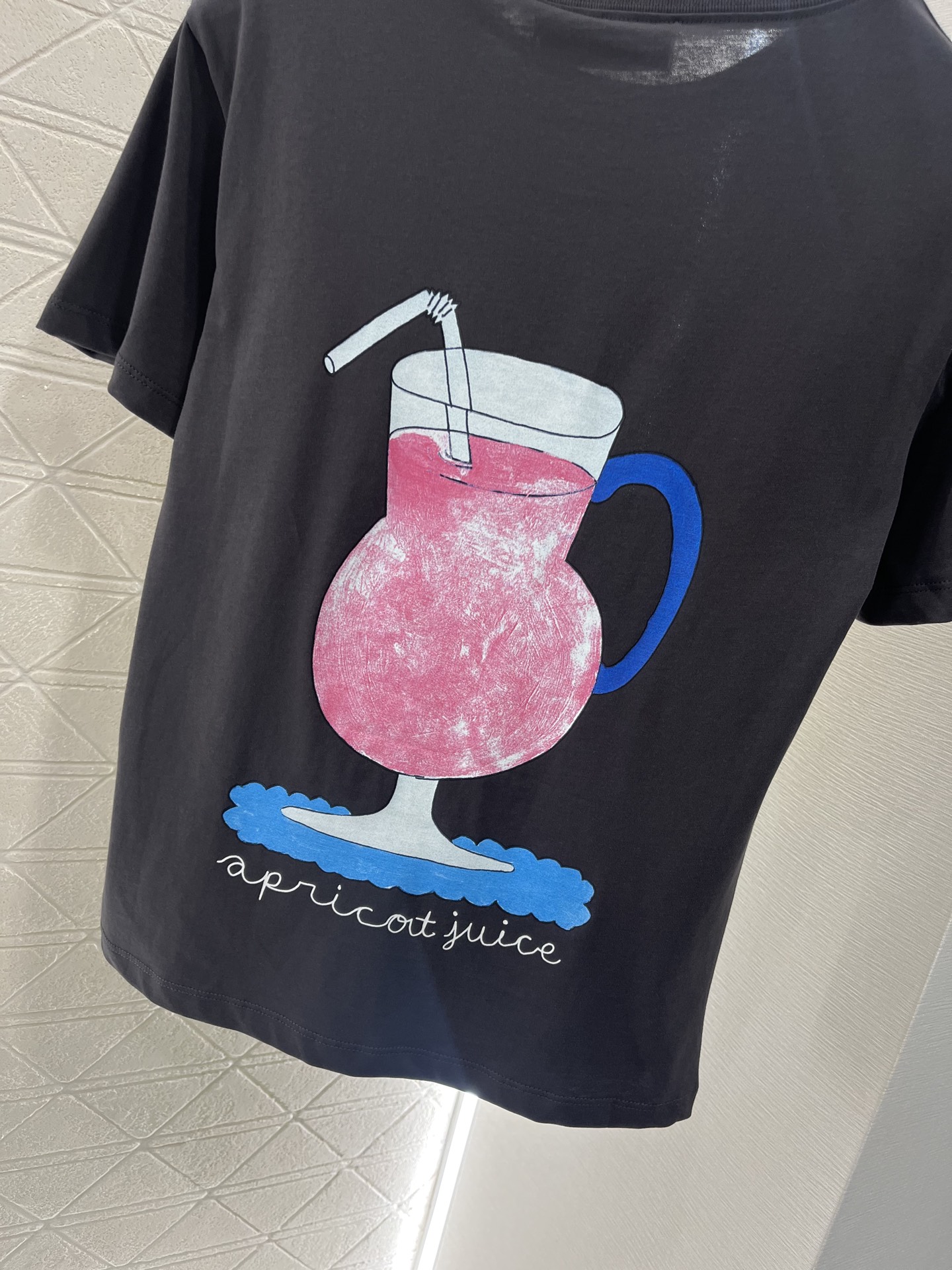 ♥Gucc*♥2025新品上架
     圆领印花卡通𝑇𝑒𝑒
定制YB原生全棉材质 透气舒适 质感十足 