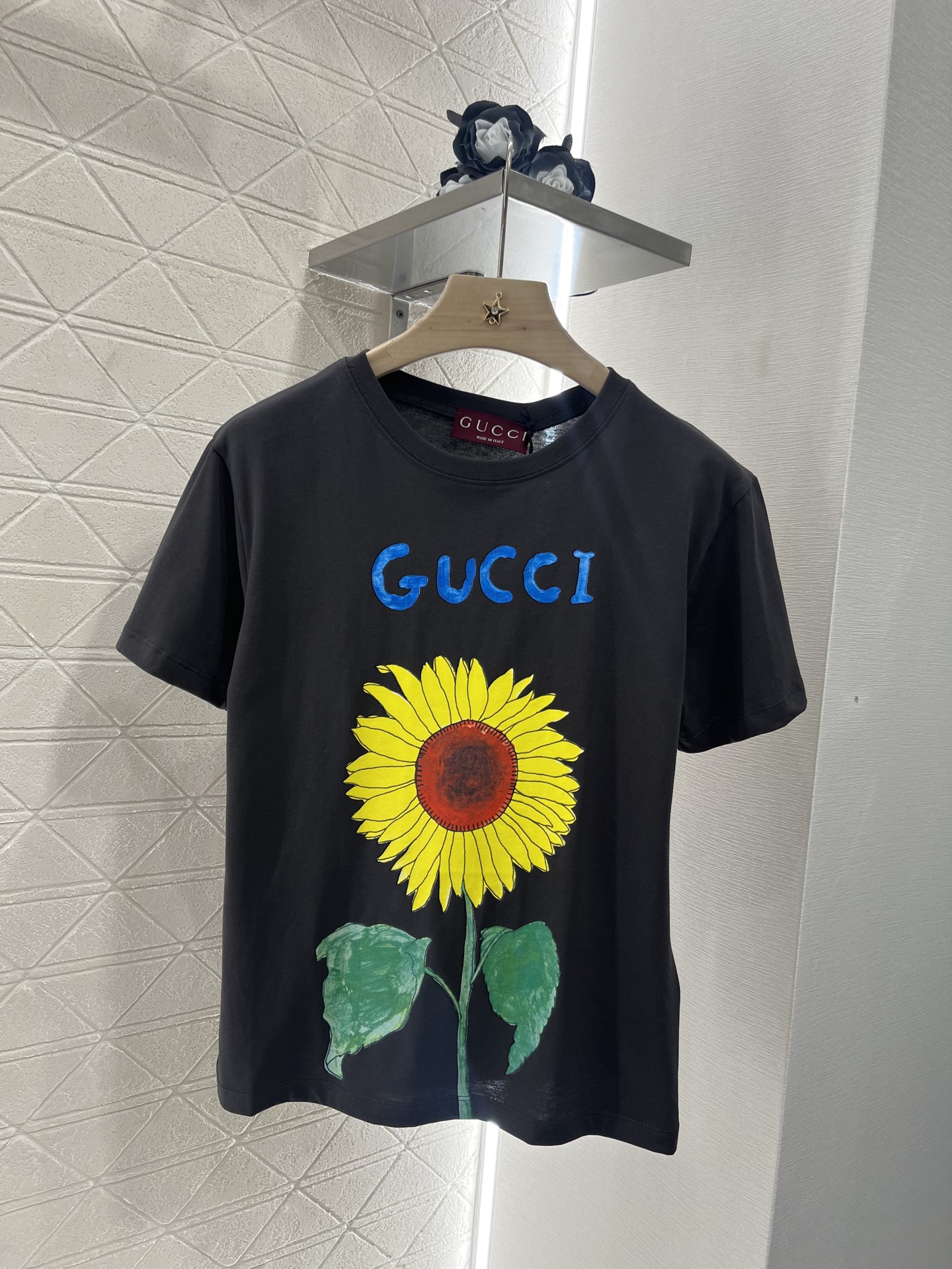 ♥Gucc*♥2025新品上架
     圆领印花卡通𝑇𝑒𝑒
定制YB原生全棉材质 透气舒适 质感十足 