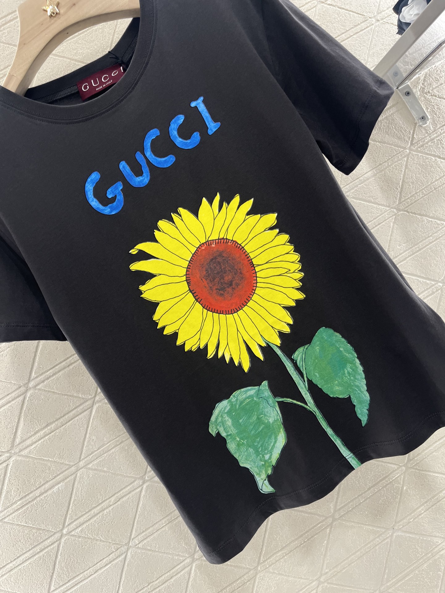♥Gucc*♥2025新品上架
     圆领印花卡通𝑇𝑒𝑒
定制YB原生全棉材质 透气舒适 质感十足 