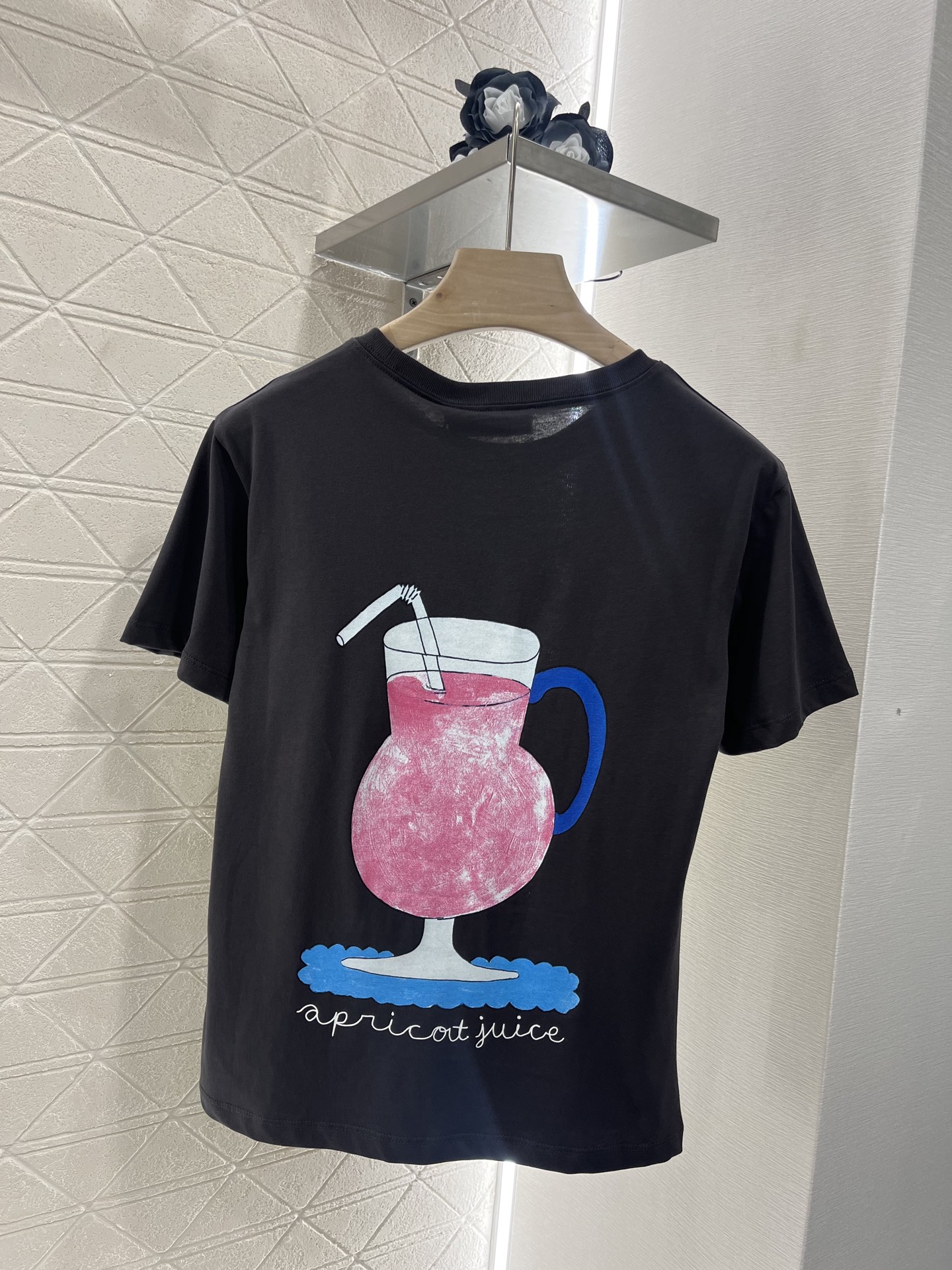 ♥Gucc*♥2025新品上架
     圆领印花卡通𝑇𝑒𝑒
定制YB原生全棉材质 透气舒适 质感十足 