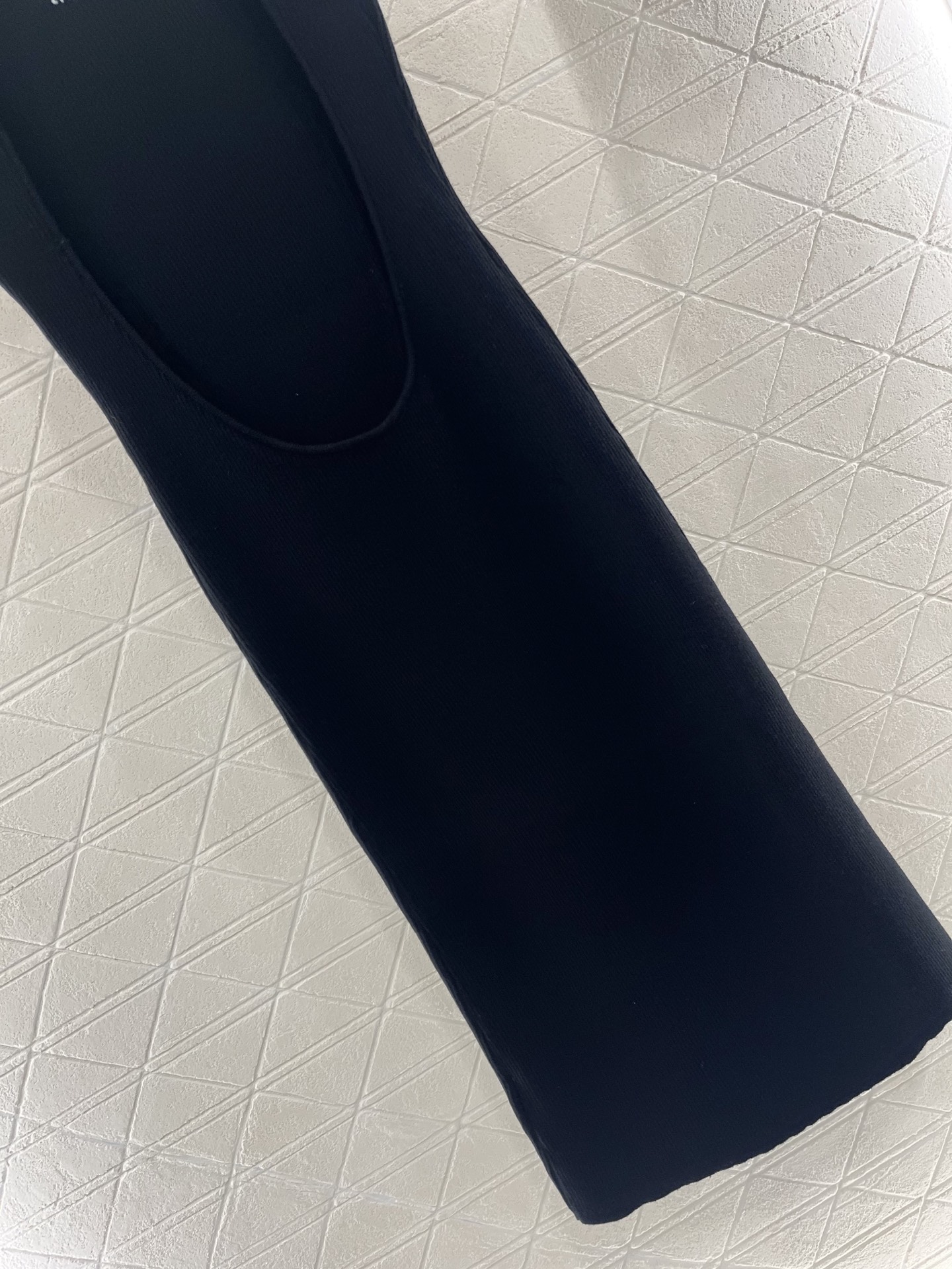 ♥Miumi*♥2025新品上架
     露背针织背心裙
定制YB全棉纱线织造 柔软亲肤 舒适有型 背