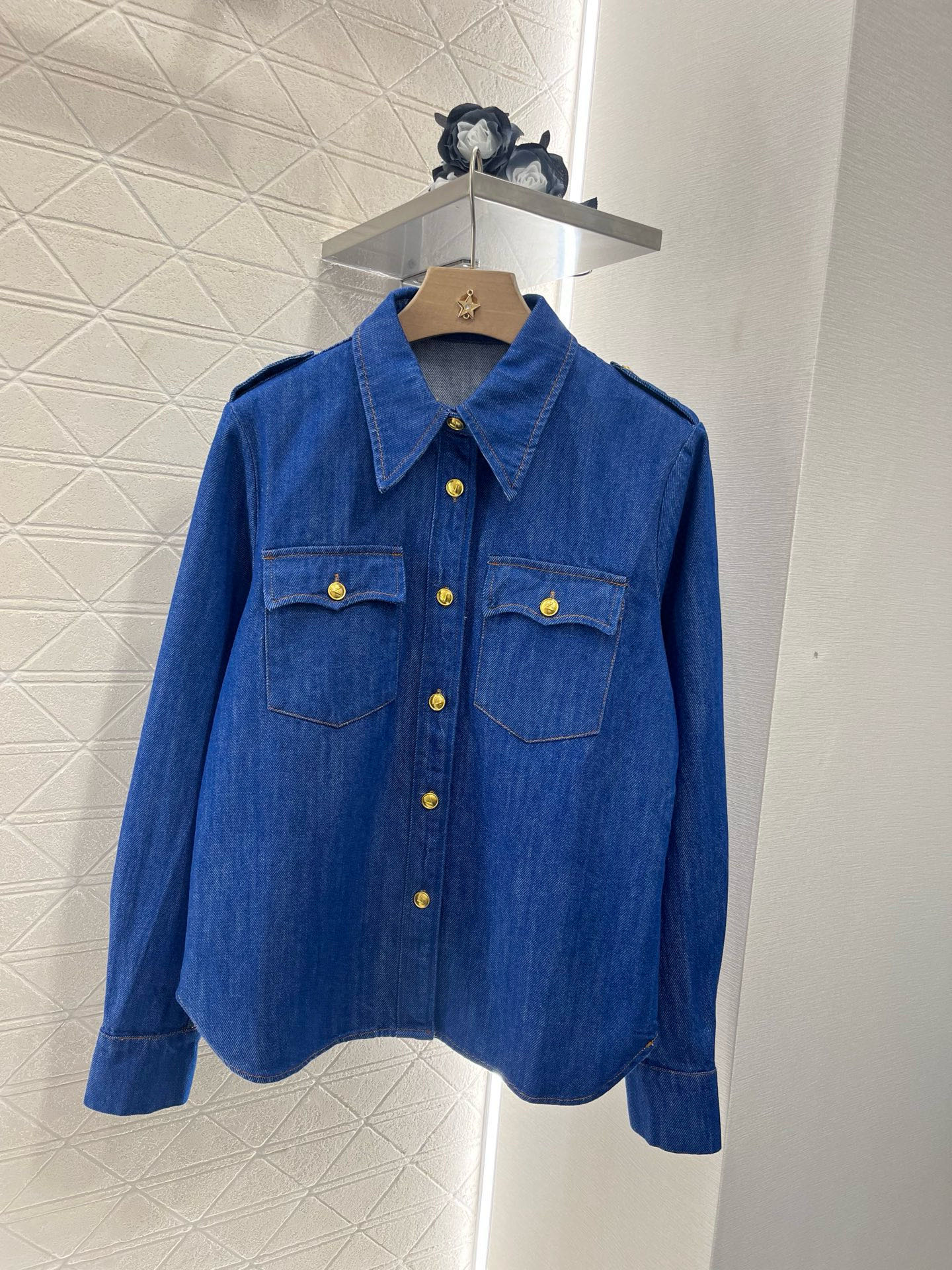 ♥Valentin*♥2025新品上架
    牛仔衬衣外套短裤套装
定制YB斜纹全棉牛仔材质 酵素水洗