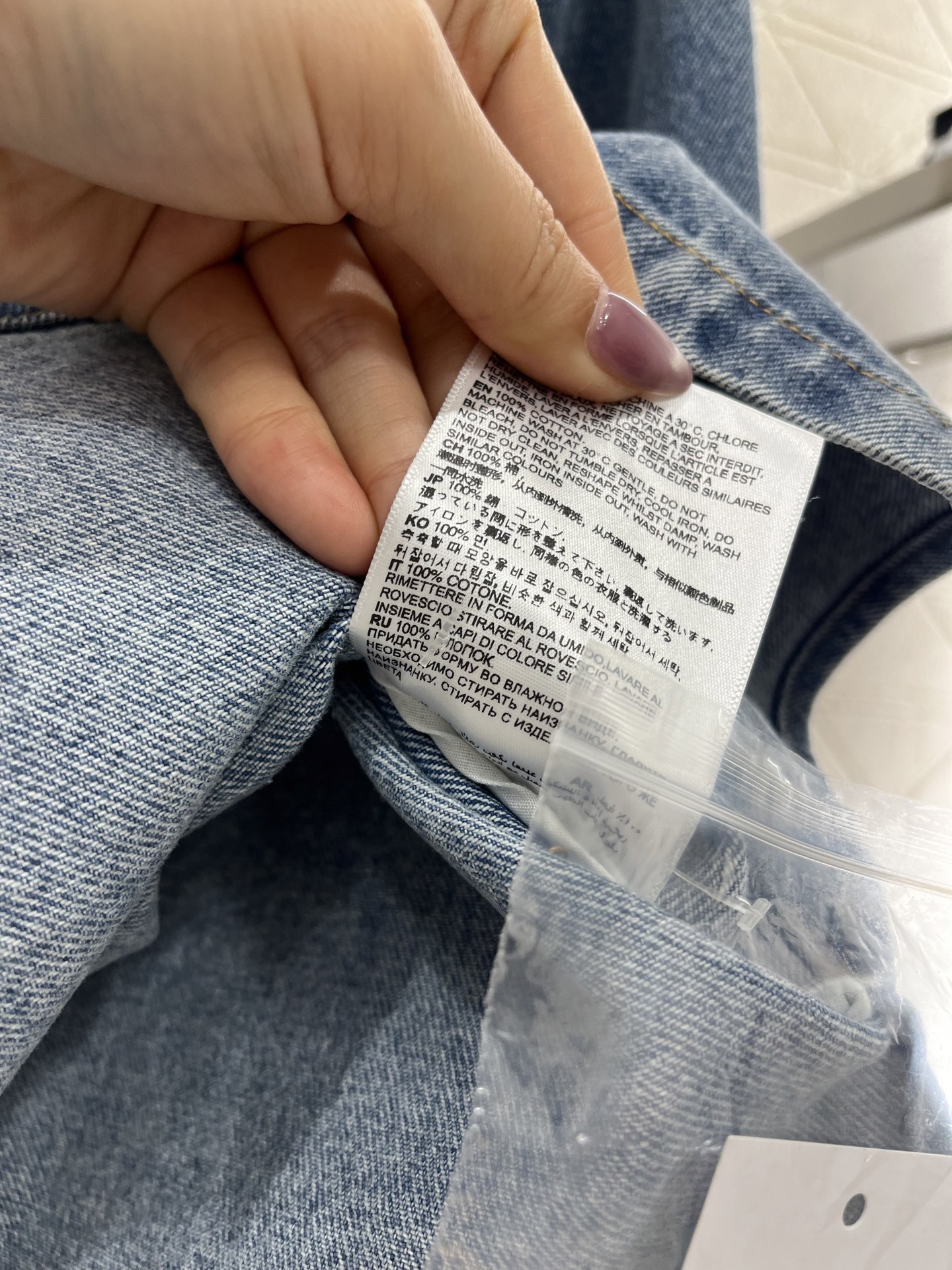 ♥Ami*♥2025新品上架
    徽标牛仔衬衫外套
定制YB斜纹棉牛仔材质 透气性佳 柔软亲肤 多重