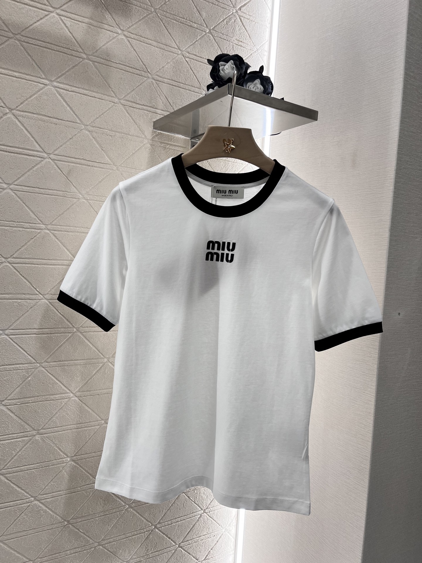 ♥Miumi*♥2025新品上架
       印花字母𝑇𝑒𝑒
定制YB原生全棉材质 透气舒适 质感十足