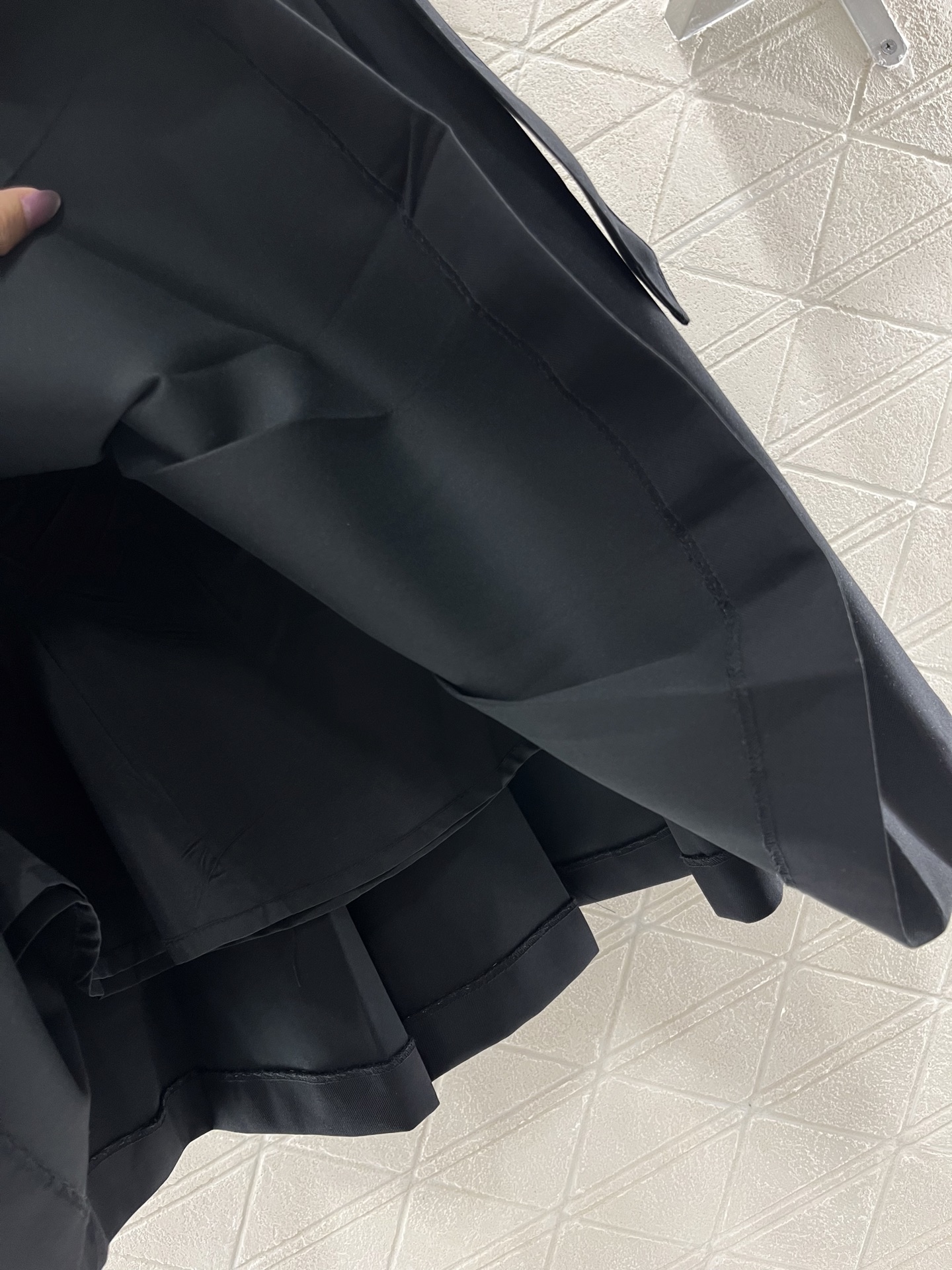 ♥Prad*♥2025新品上架
      腰带百褶裙
定制YB进口醋酸材质 质感十足 光泽垂顺 高腰百
