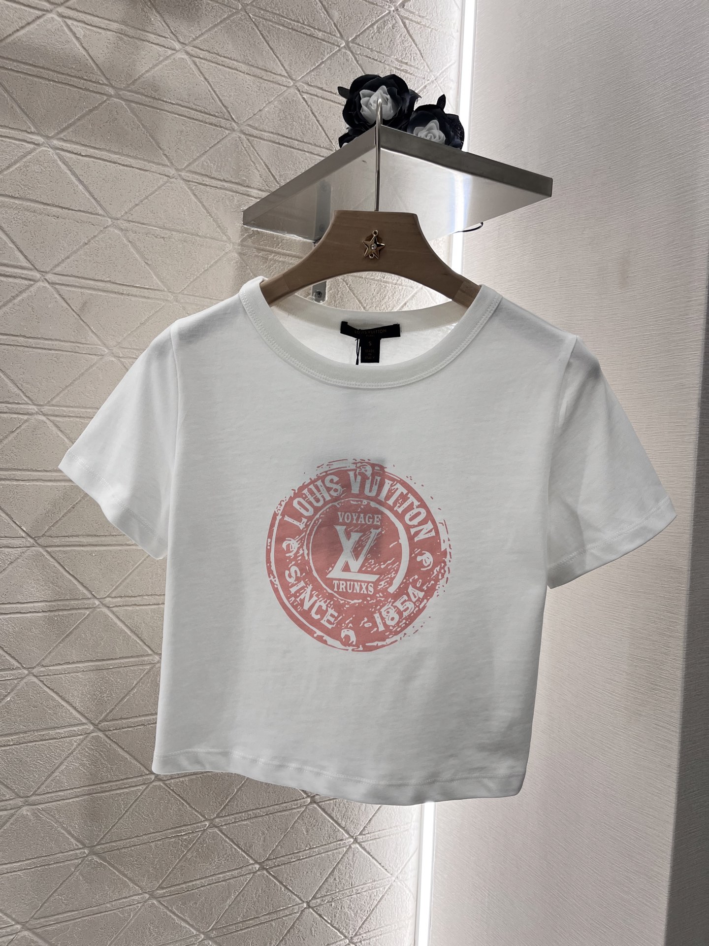 ♥Louis Vuitto*♥2025新品上架
      短款印花𝑇𝑒𝑒
定制YB原生全棉材质 透气舒