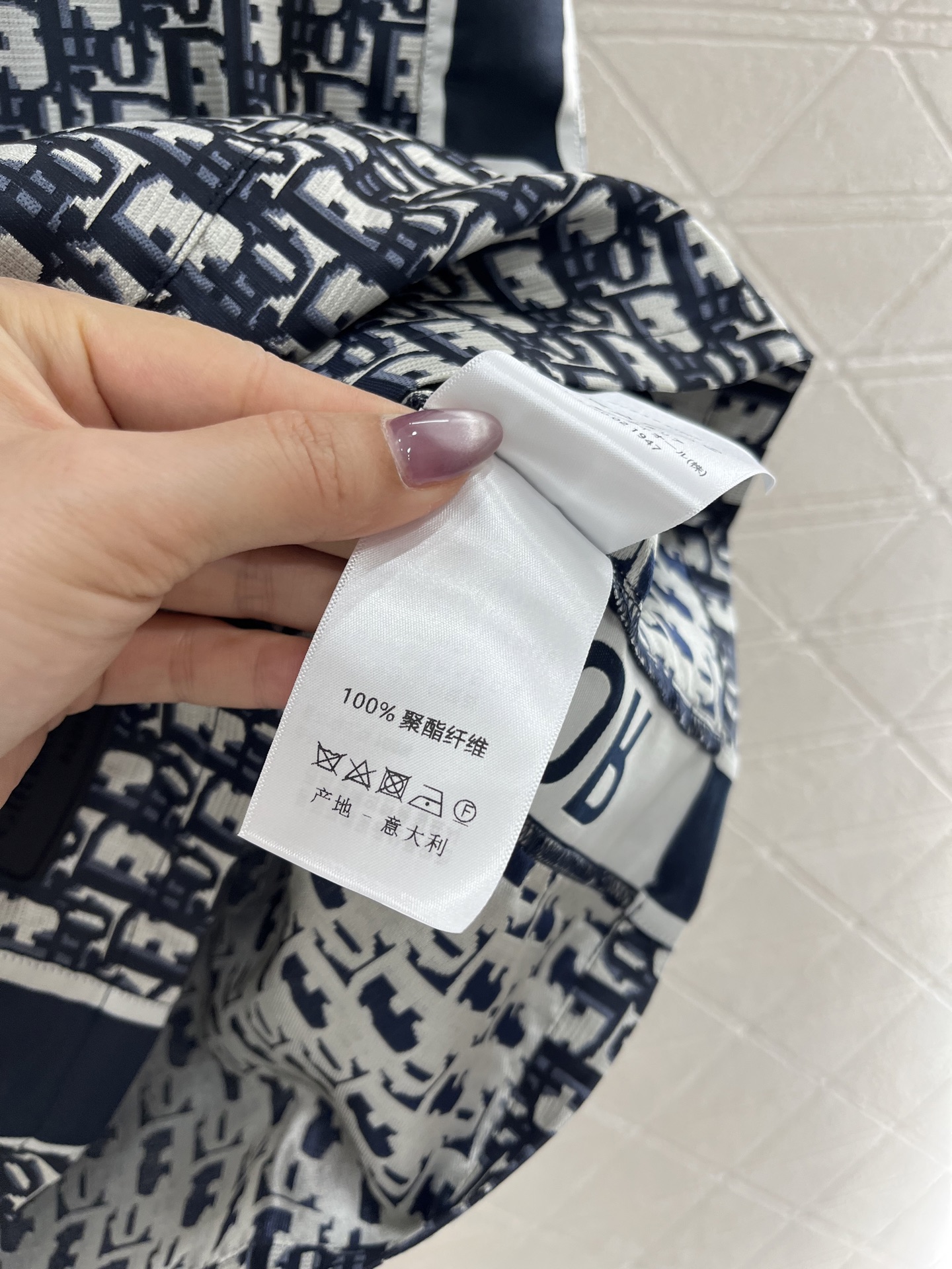 ♥Dio*♥2025新品上架
   提花连帽工装连衣裙
定制YB进口提花材质 质感高级 挺括有型 拉链半