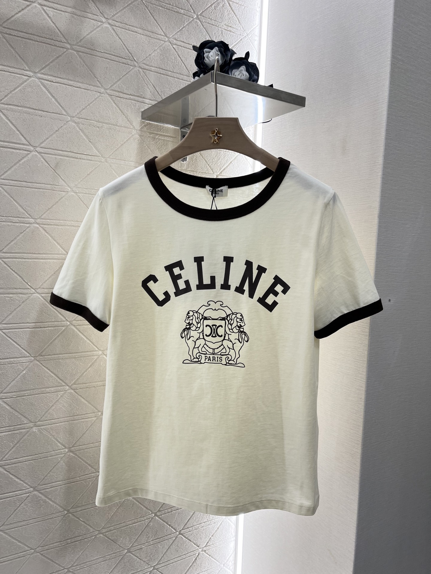 ♥Celin*♥2025新品上架
     印花字母𝑇𝑒𝑒
定制YB原生全棉材质 透气舒适 质感十足 常