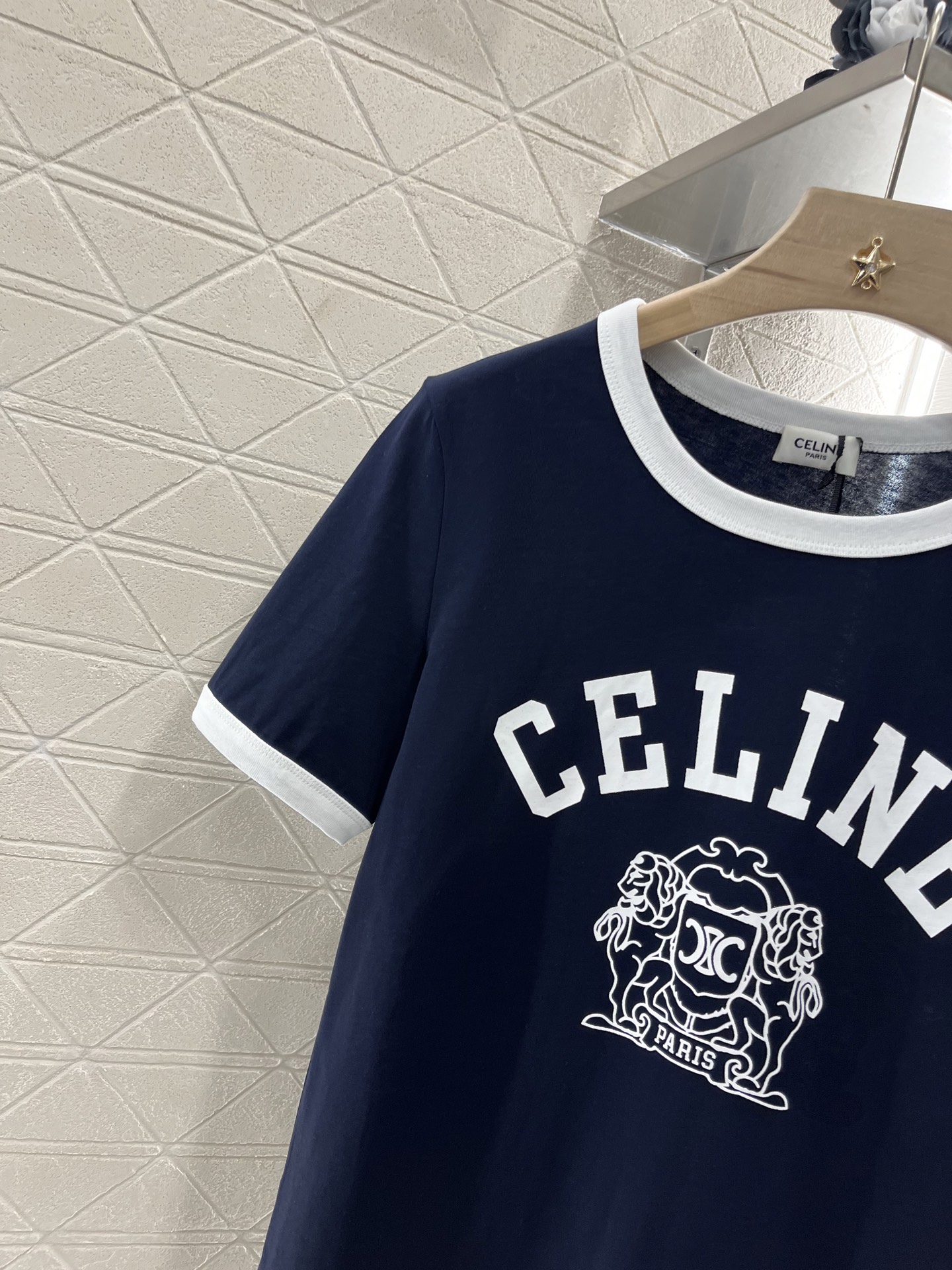 ♥Celin*♥2025新品上架
     印花字母𝑇𝑒𝑒
定制YB原生全棉材质 透气舒适 质感十足 常