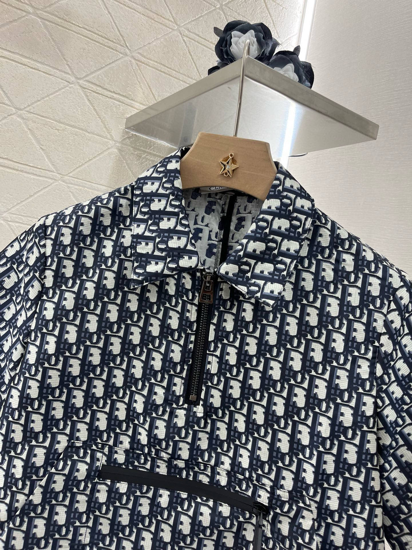 ♥Dio*♥2025新品上架
 提花冲锋上衣半裙套装
定制YB进口提花材质 挺括有型 质感十足 短袖半开