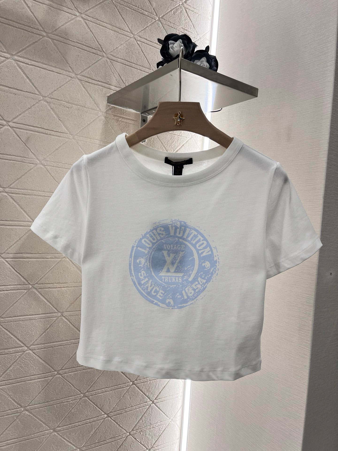 ♥Louis Vuitto*♥2025新品上架
      短款印花𝑇𝑒𝑒
定制YB原生全棉材质 透气舒