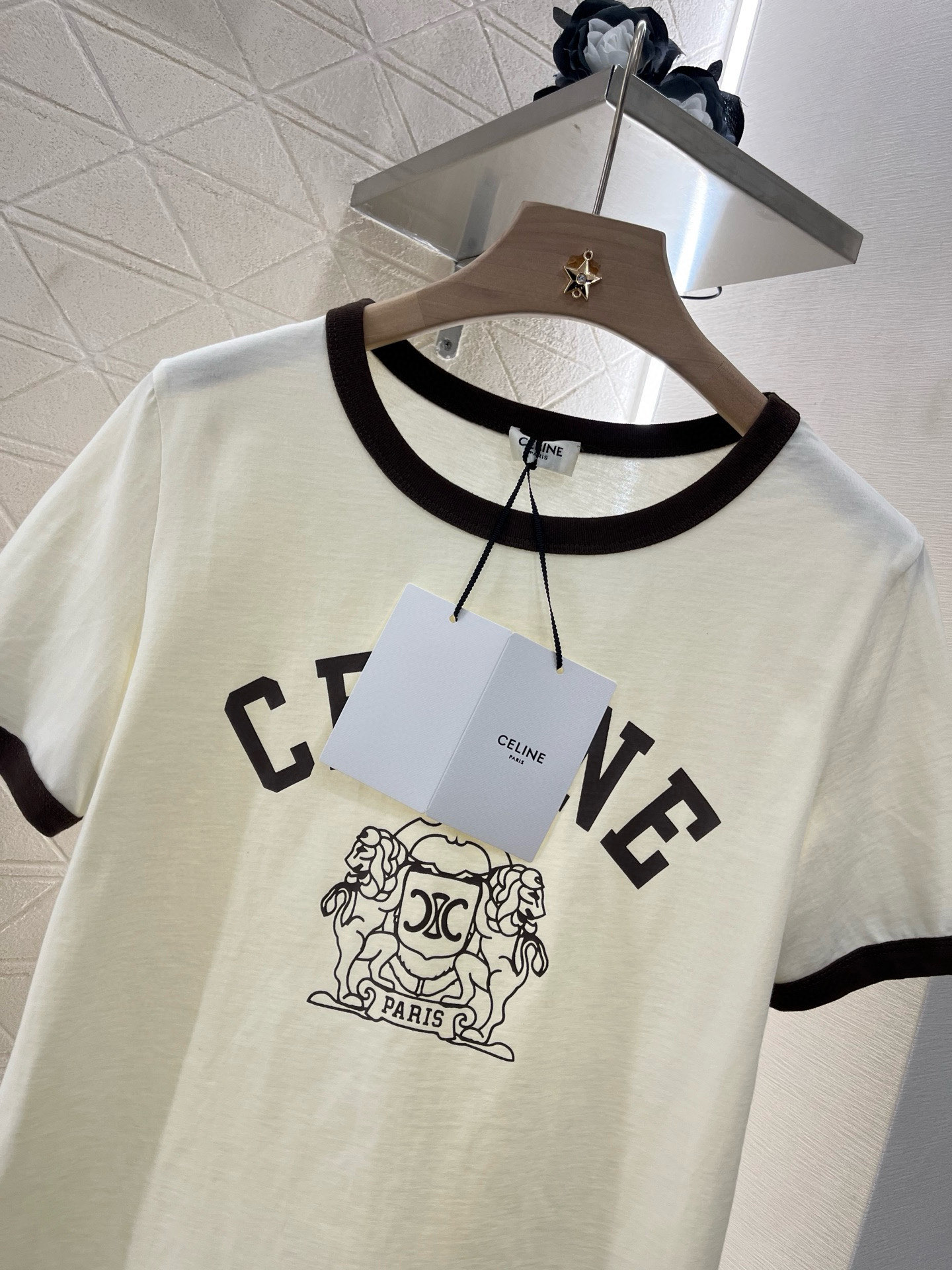 ♥Celin*♥2025新品上架
     印花字母𝑇𝑒𝑒
定制YB原生全棉材质 透气舒适 质感十足 常