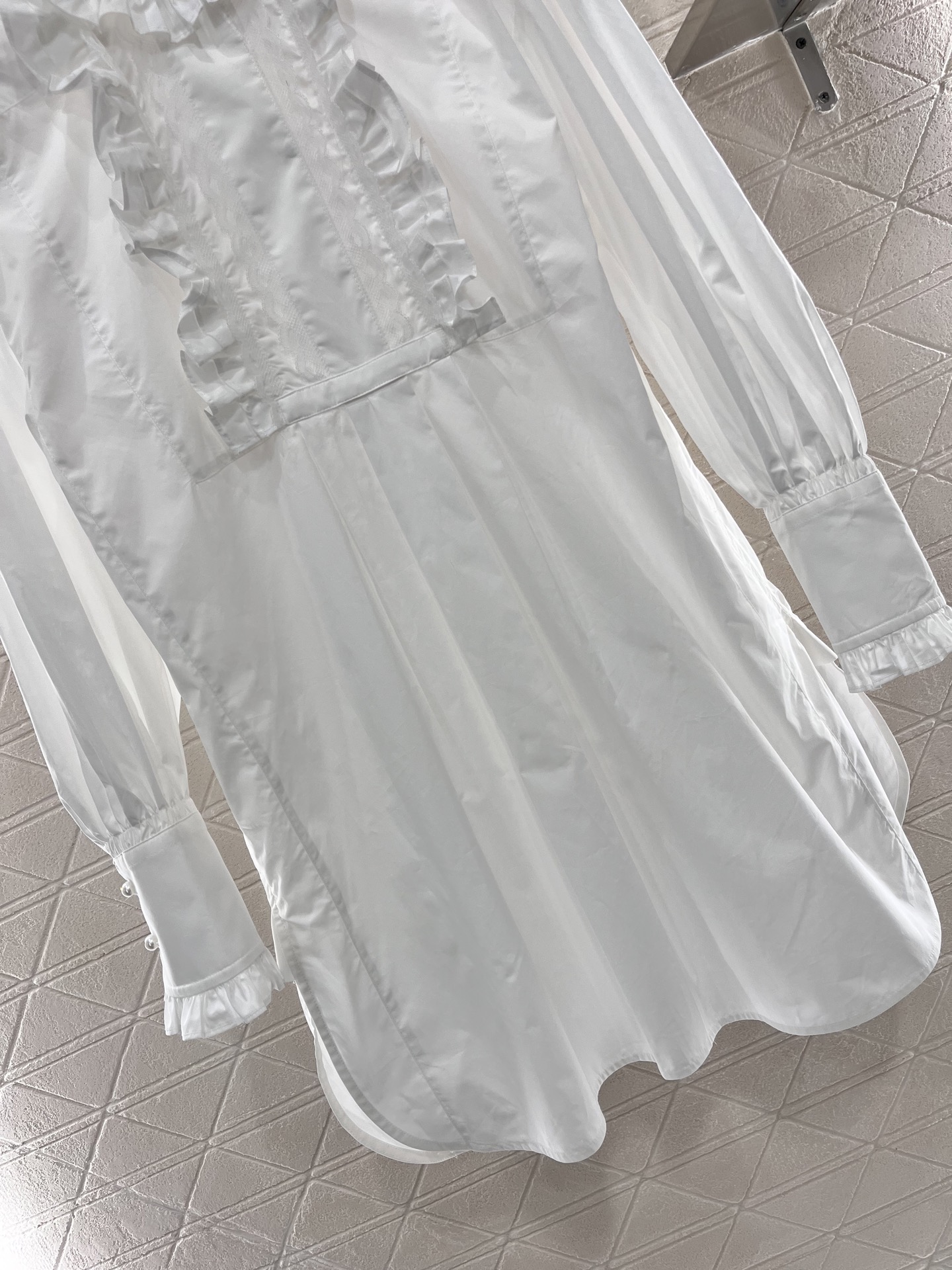 ♥Valentin*♥2025新品上架
     花边衬衫连衣裙
定制YB斜纹棉绸材质 质感舒适 垂顺有