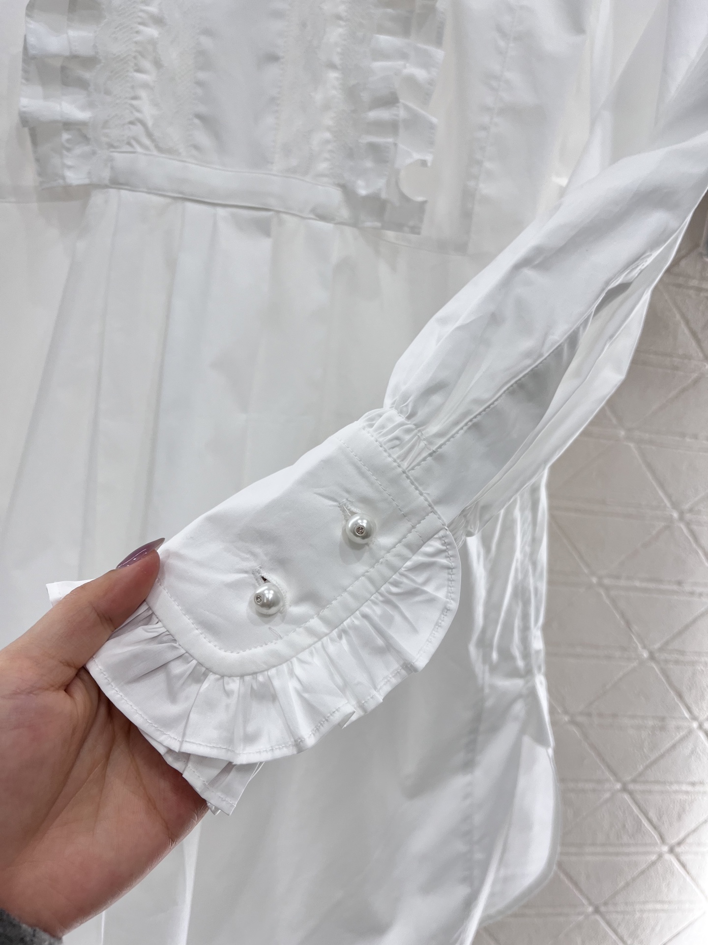 ♥Valentin*♥2025新品上架
     花边衬衫连衣裙
定制YB斜纹棉绸材质 质感舒适 垂顺有