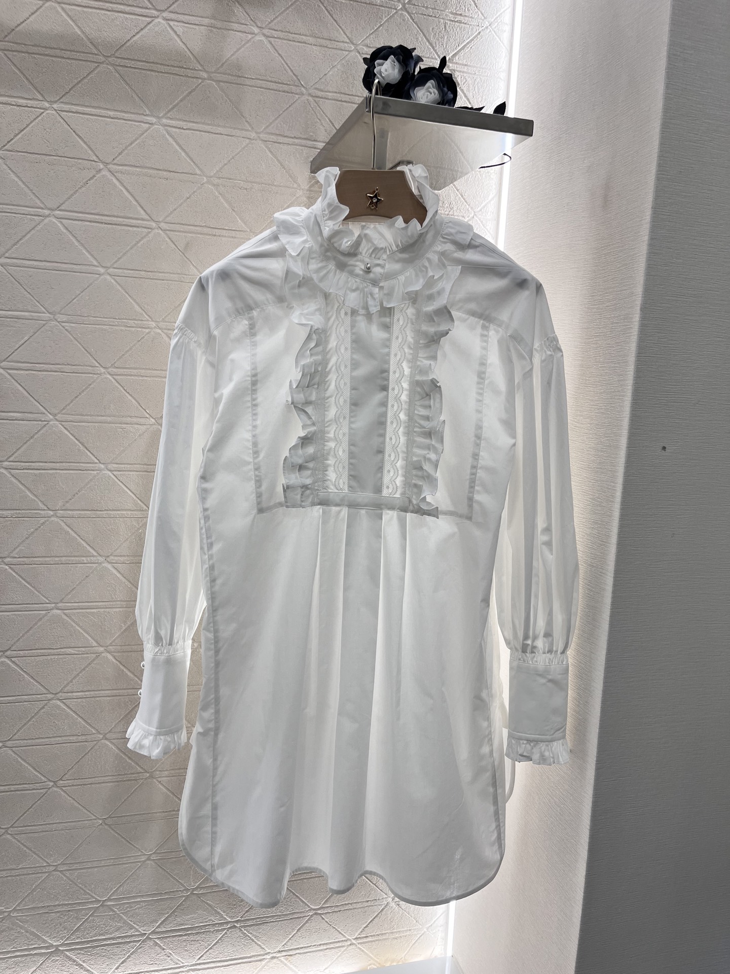 ♥Valentin*♥2025新品上架
     花边衬衫连衣裙
定制YB斜纹棉绸材质 质感舒适 垂顺有