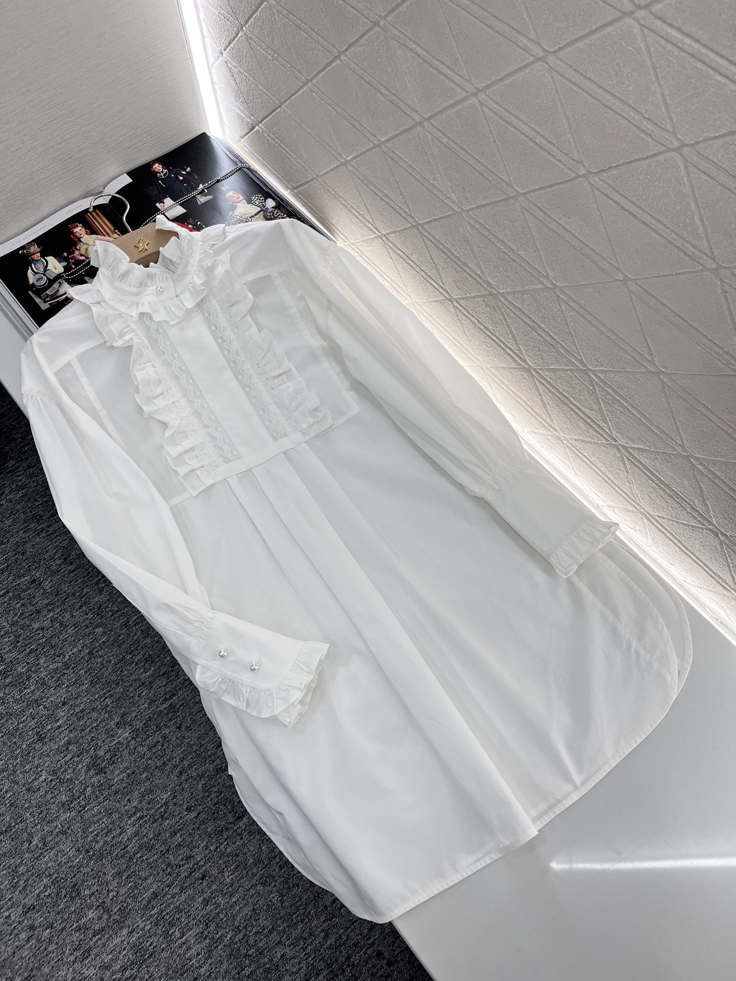 ♥Valentin*♥2025新品上架
     花边衬衫连衣裙
定制YB斜纹棉绸材质 质感舒适 垂顺有